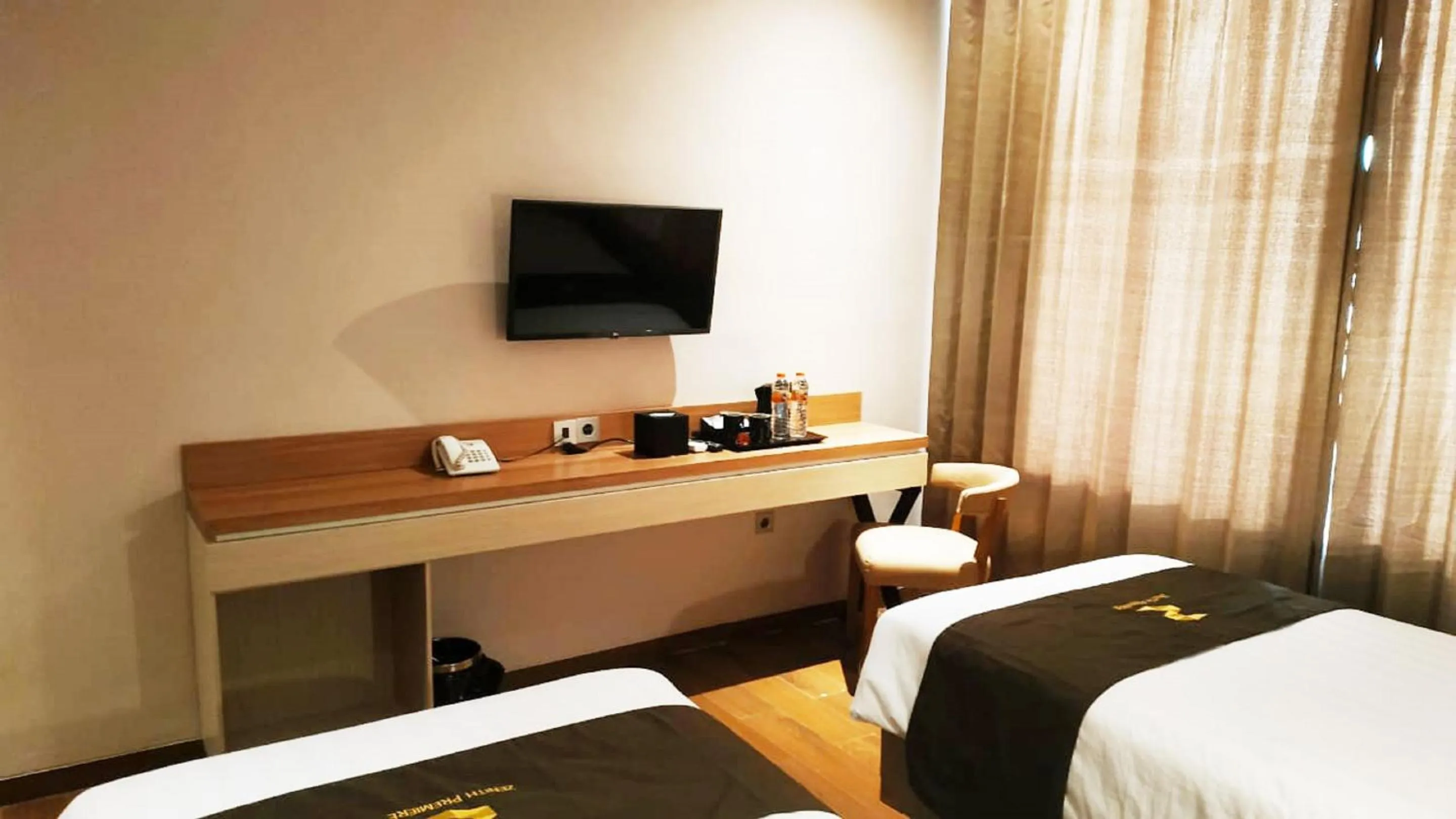 TV and multimedia, Bed in Zenith Premiere Hotel Baubau