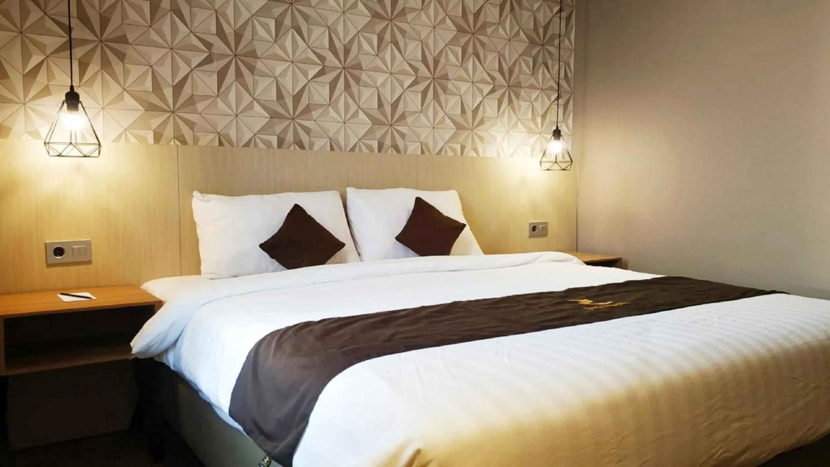 Bed in Zenith Premiere Hotel Baubau