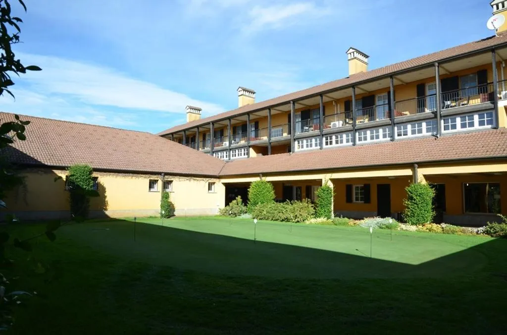 Garden in Golf Hotel Castelconturbia