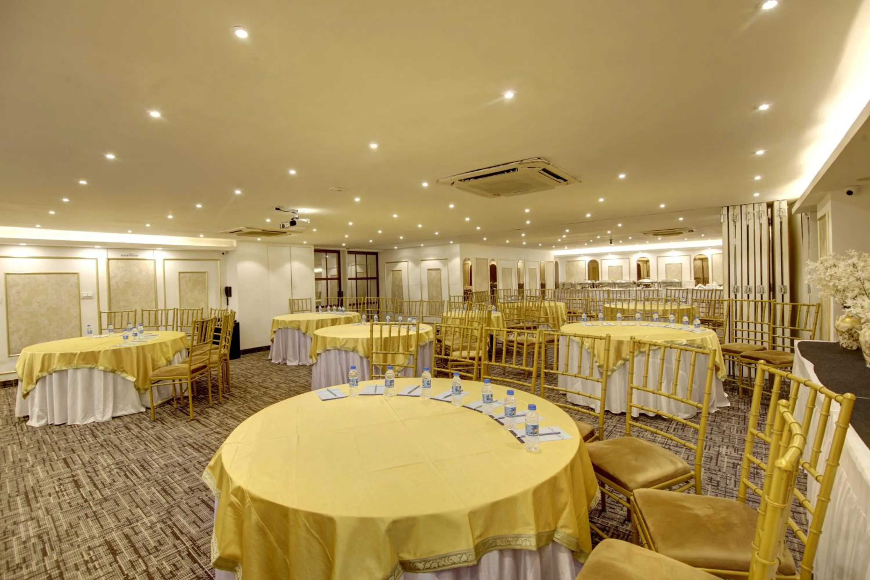 Patio in Town Pallace Inn - Hotel in New Delhi