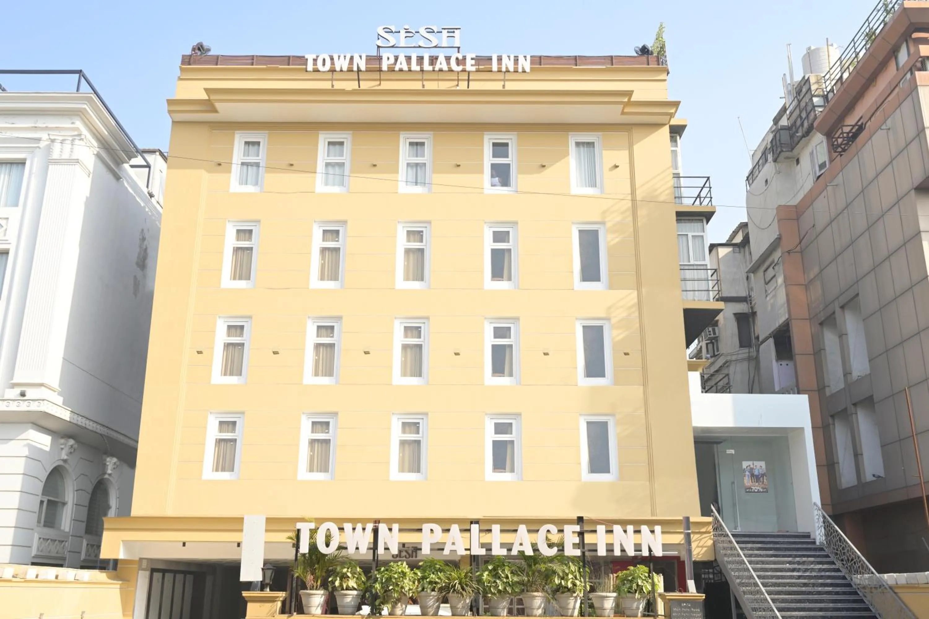 Property building in Town Pallace Inn - Hotel in New Delhi