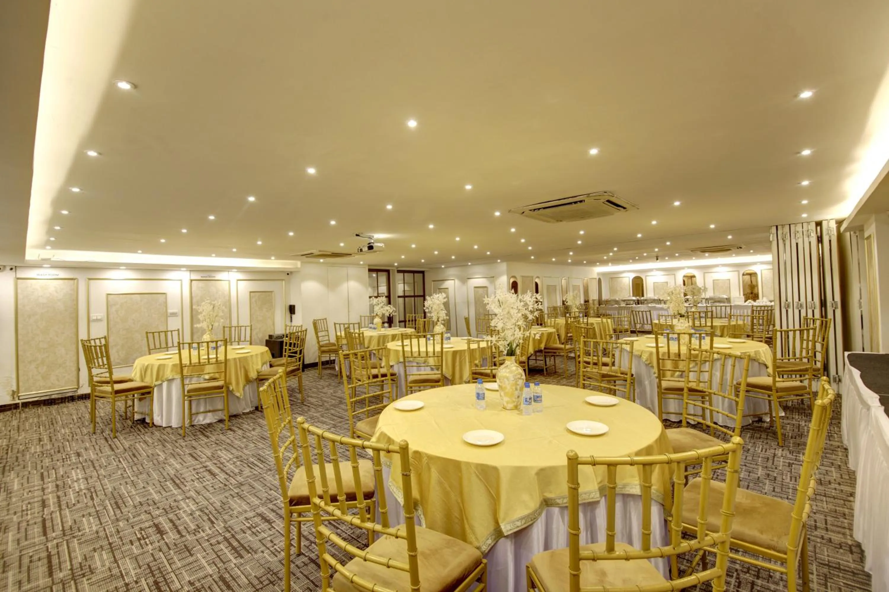 Patio in Town Pallace Inn - Hotel in New Delhi