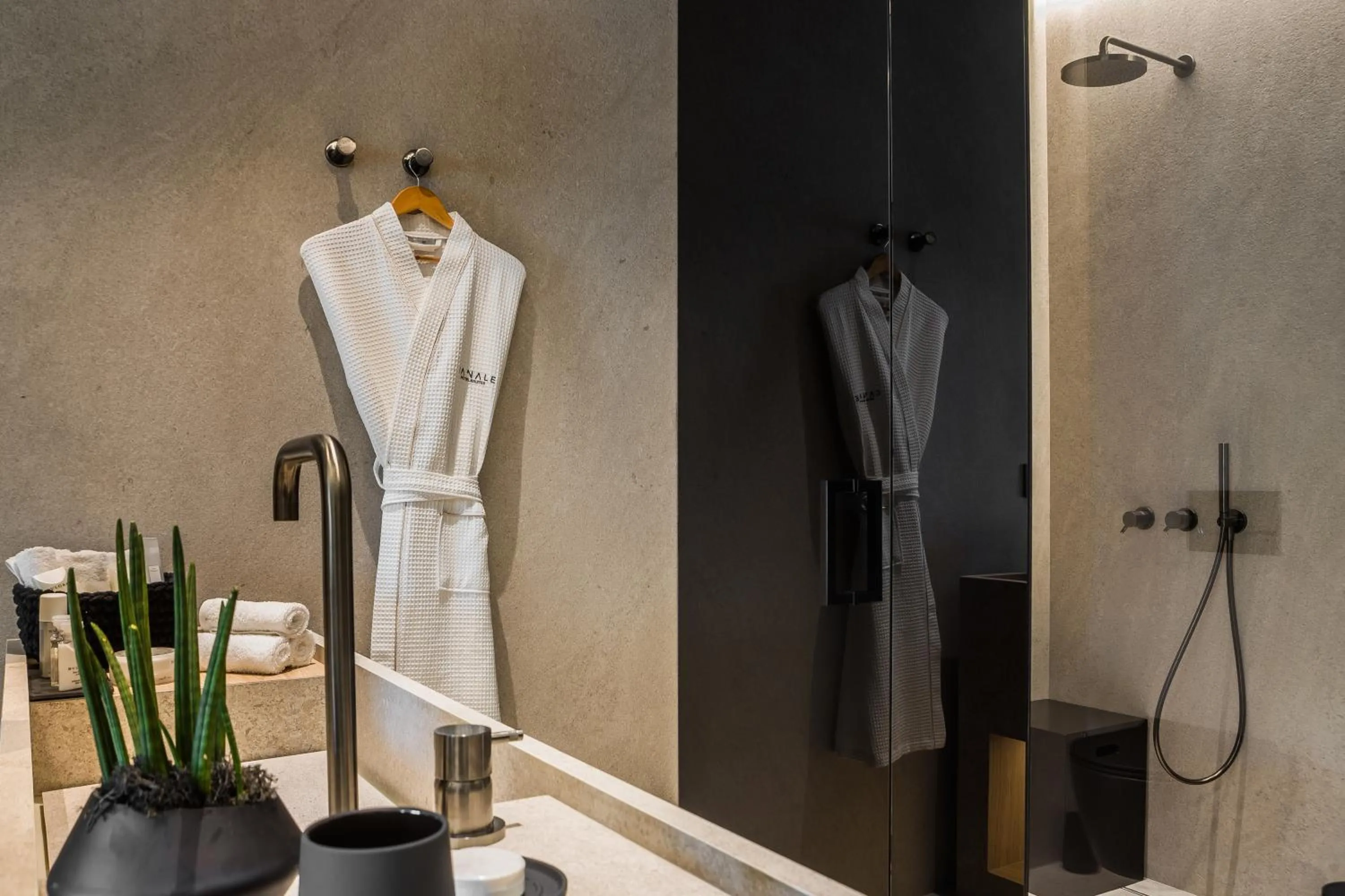 Bathroom in Canale Hotel & Suites