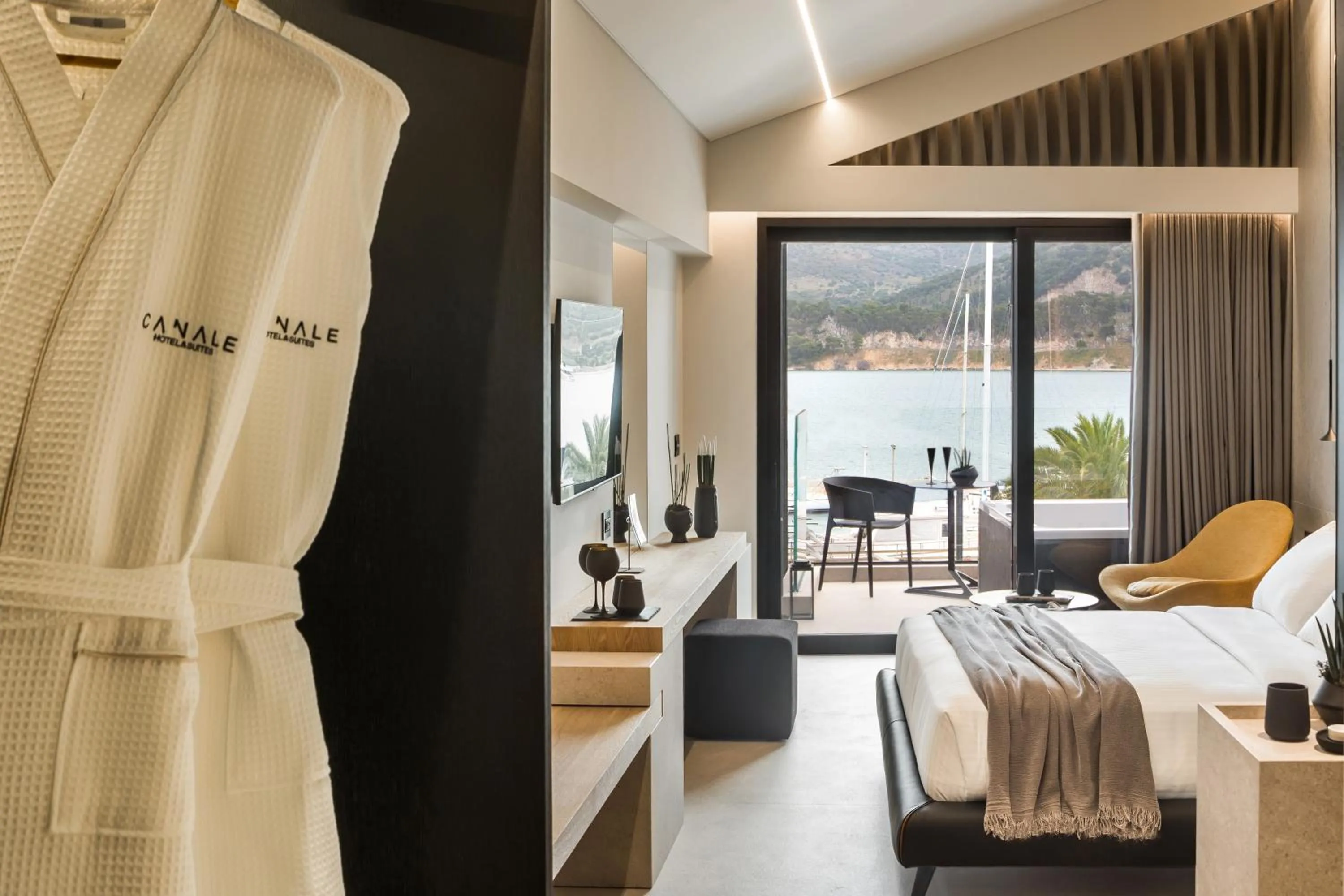 Hot Tub, Bed in Canale Hotel & Suites