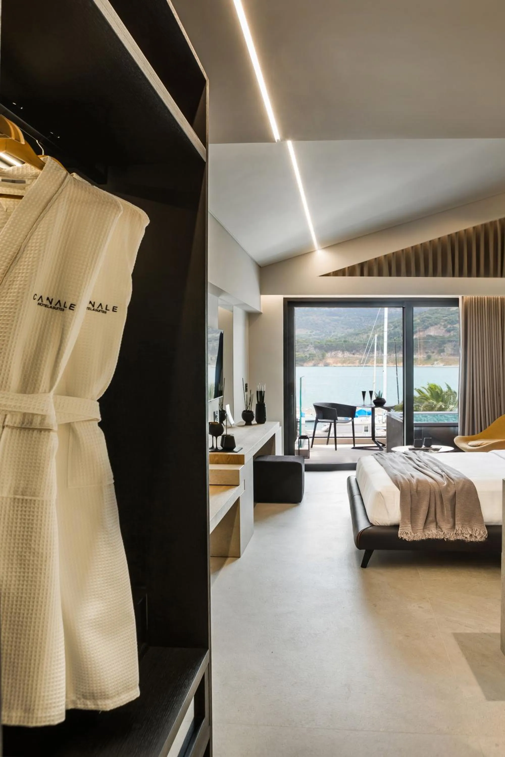 Sea view, Bed in Canale Hotel & Suites