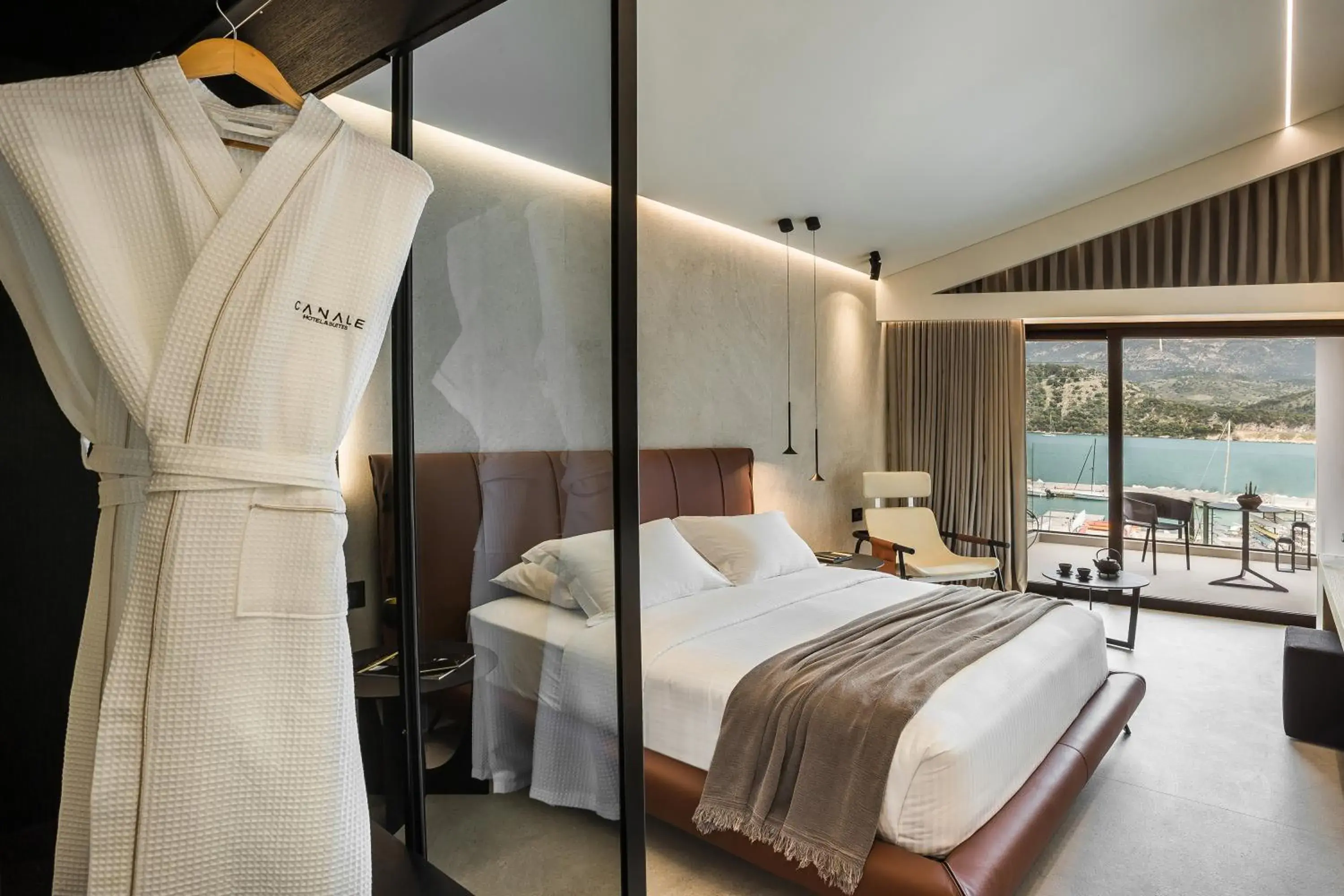 Superior Suite with Sea View and Private Jacuzzi in Canale Hotel & Suites Superior Suite with Sea View and Private Jacuzzi in Canale Hotel & Suites