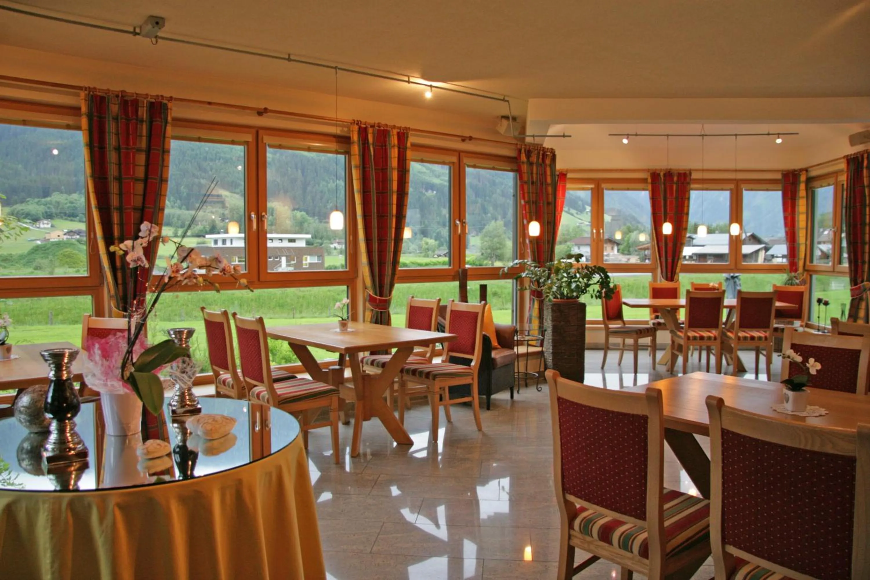 Restaurant/places to eat in Landhaus Rohregger