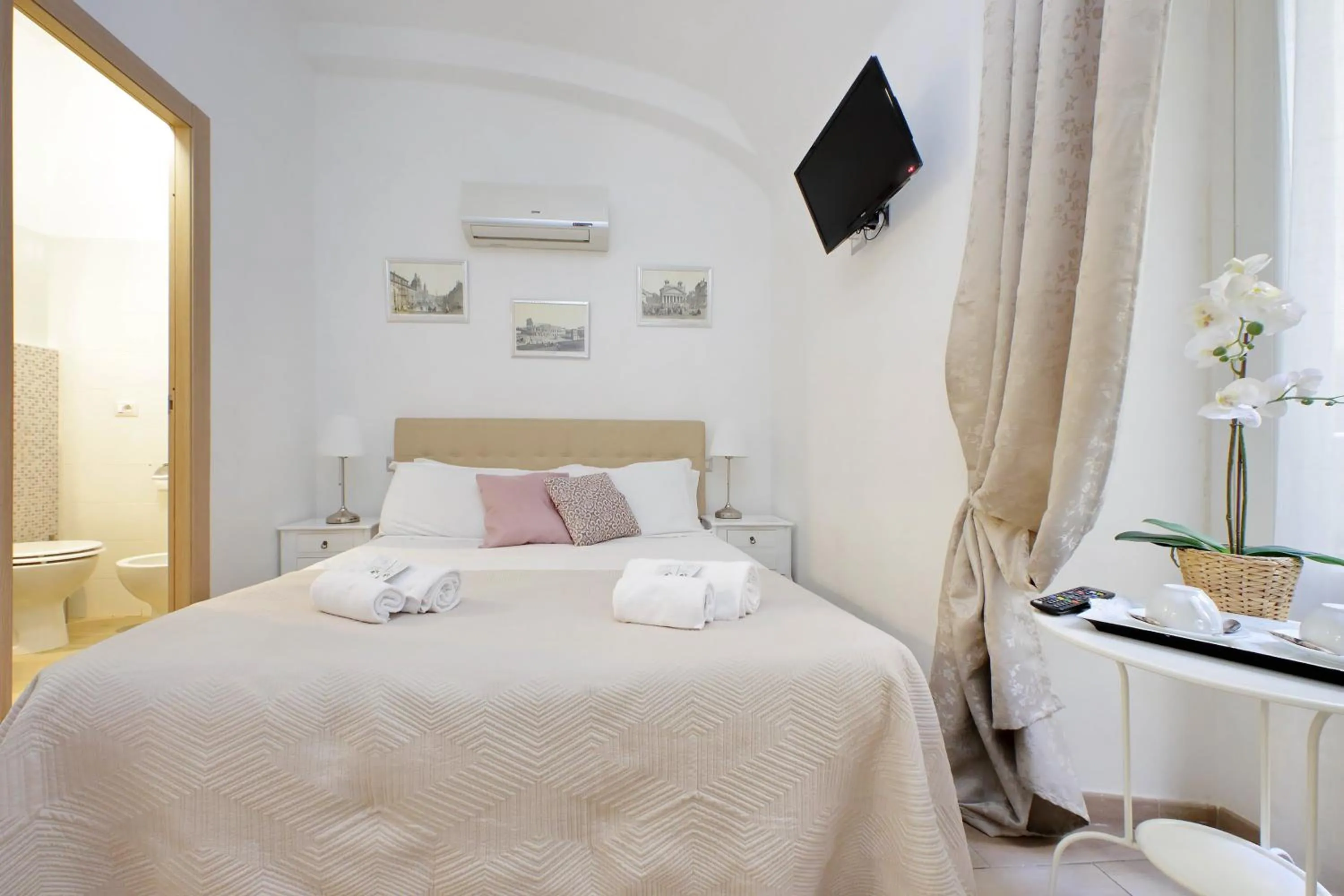 Bed in Dream City Rome