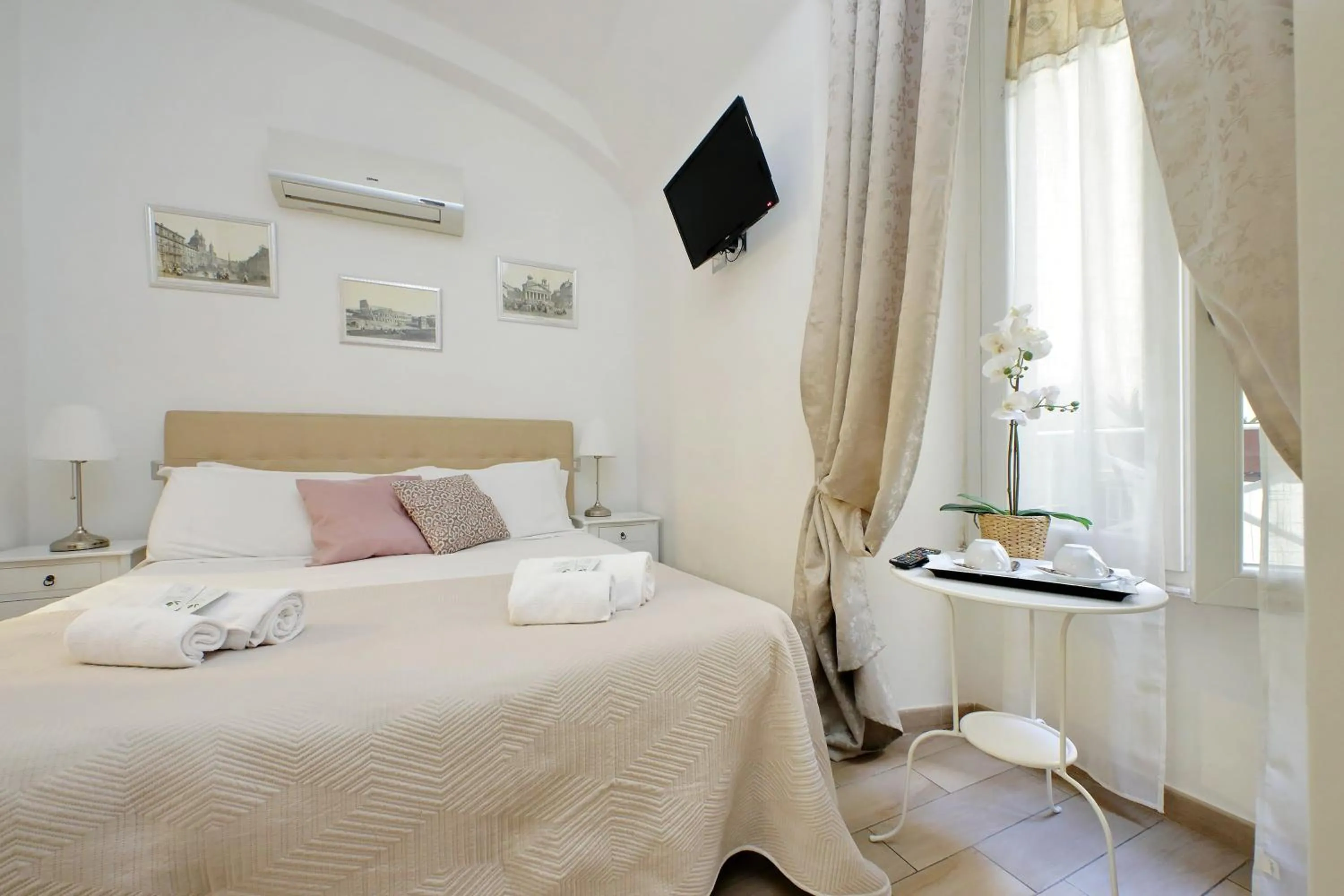 Bed in Dream City Rome