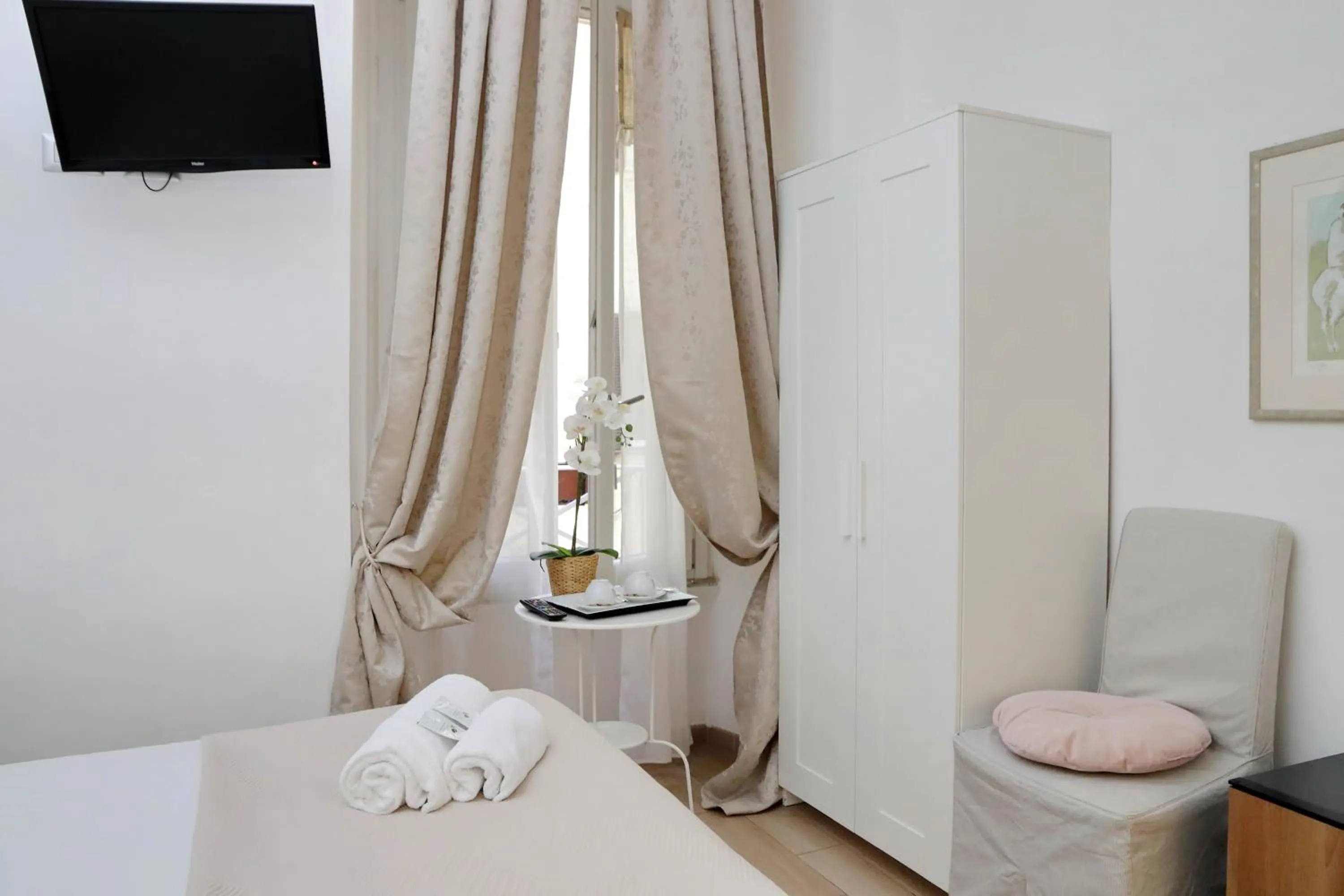 Bed in Dream City Rome