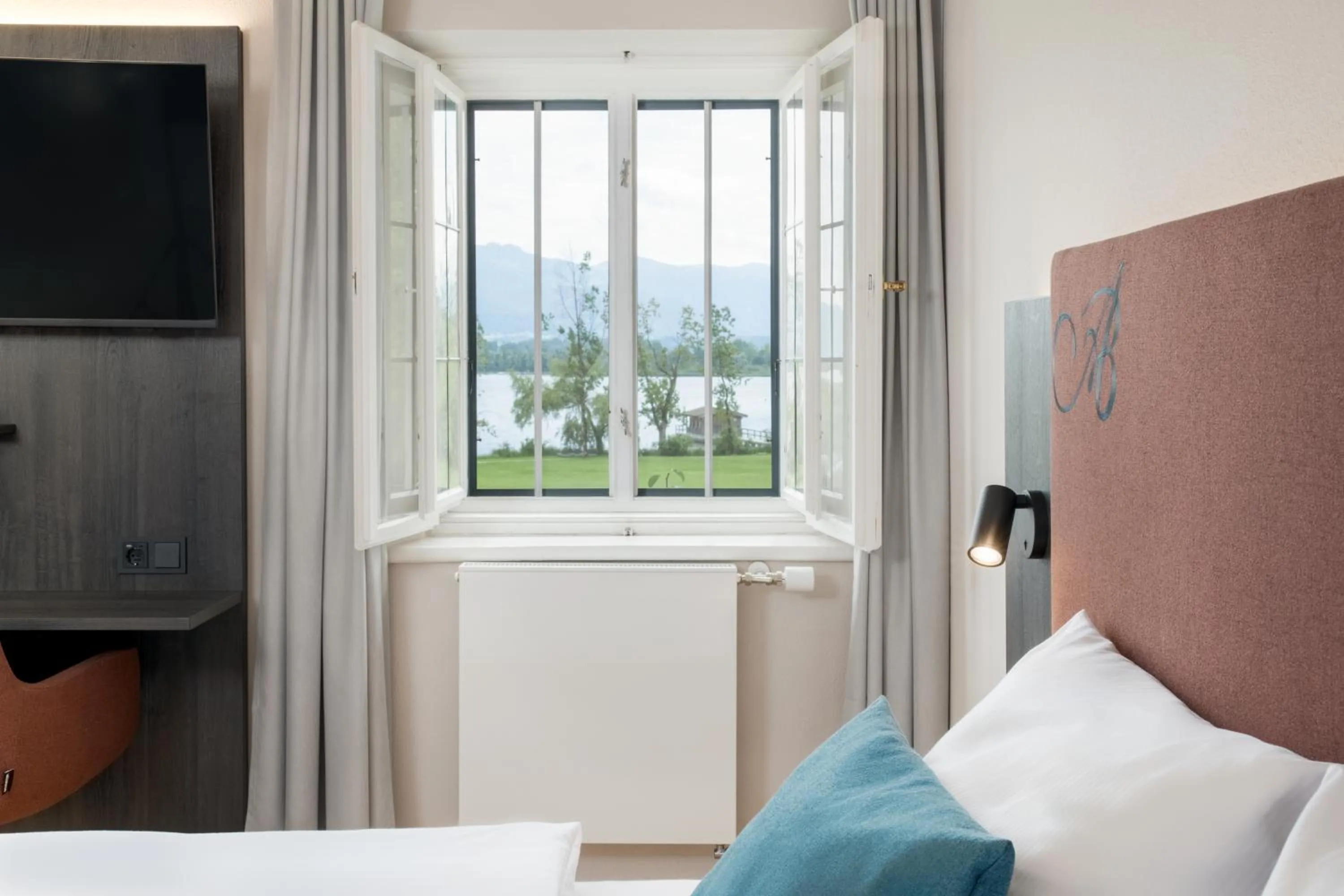 View (from property/room), Bed in Hotel Aiterbach am Chiemsee