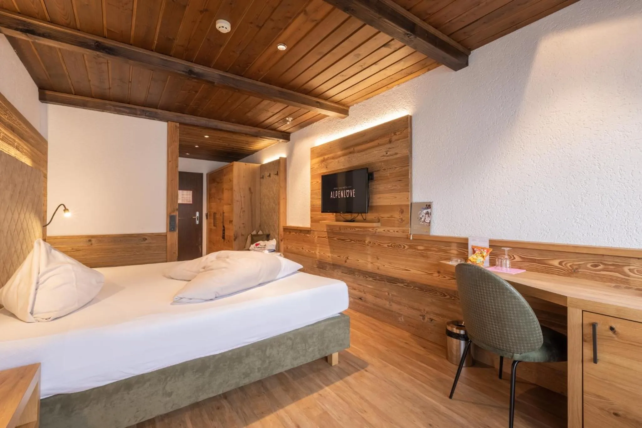 Photo of the whole room, Bed in Alpenlove - Adult SPA Hotel