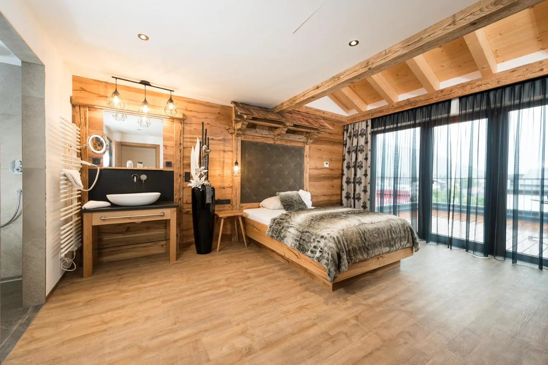 Photo of the whole room, Bed in Alpenlove - Adult SPA Hotel