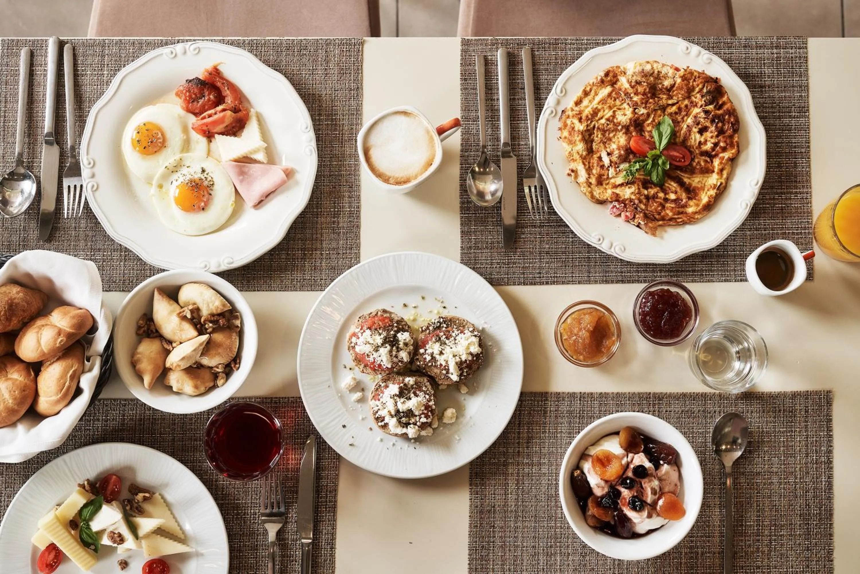 Restaurant/places to eat in Lato Annex Boutique Rooms