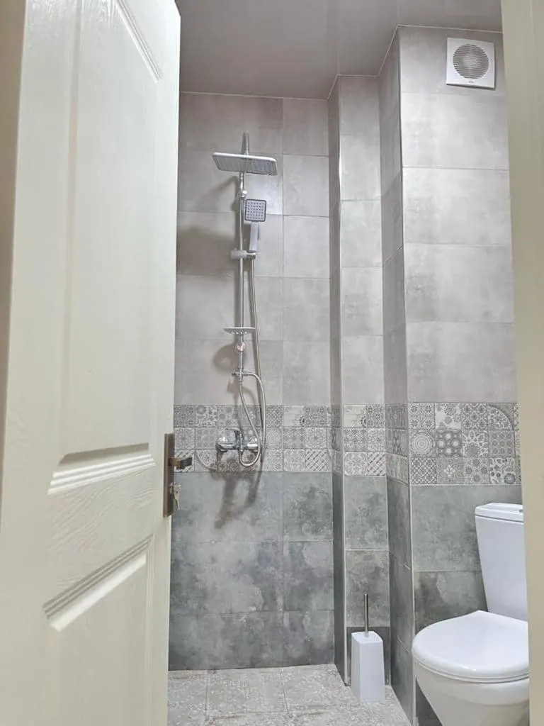 Shower in Hotel Rustaveli