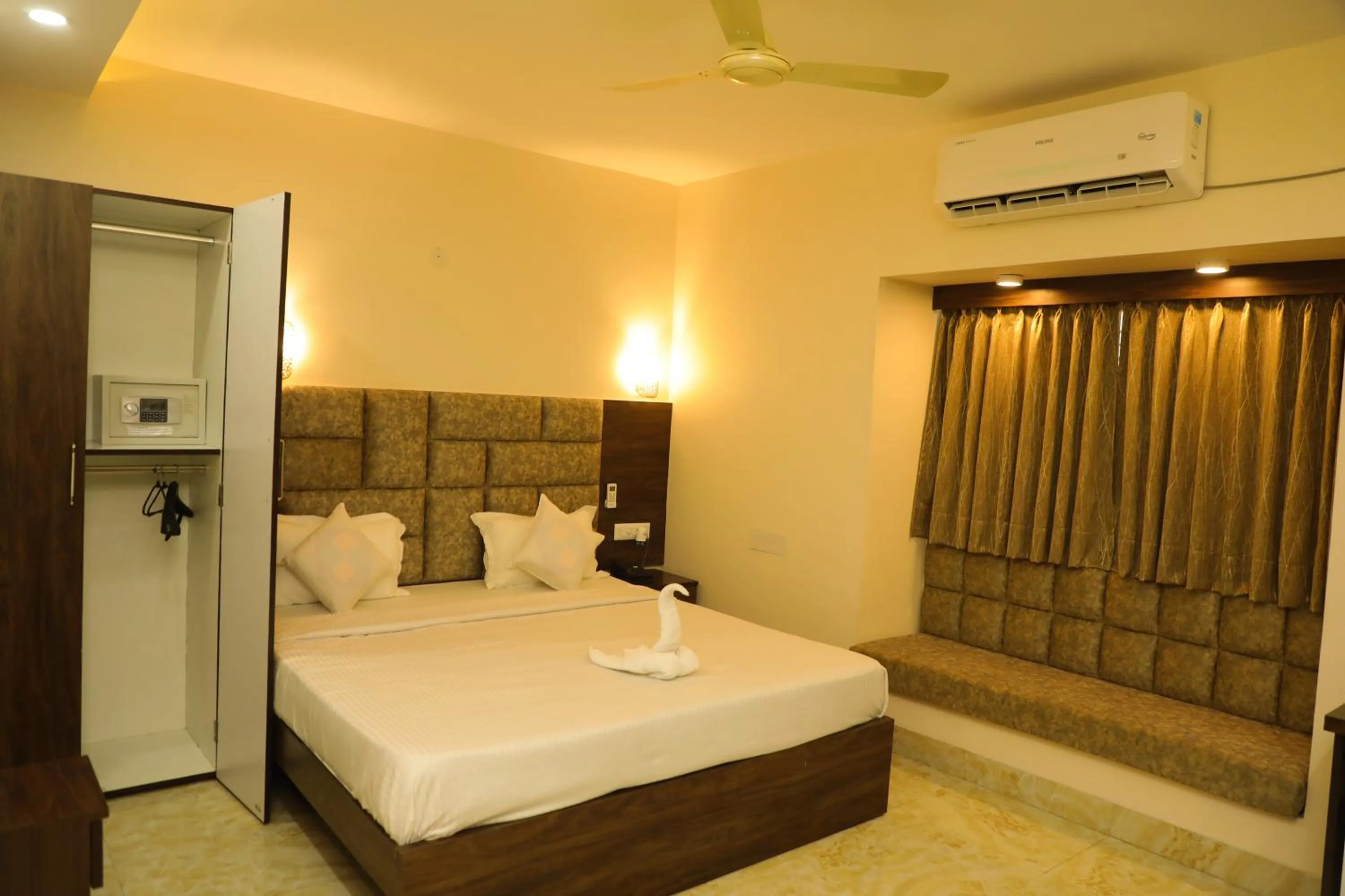 Bedroom, Bed in Hotel Bandhan Residency