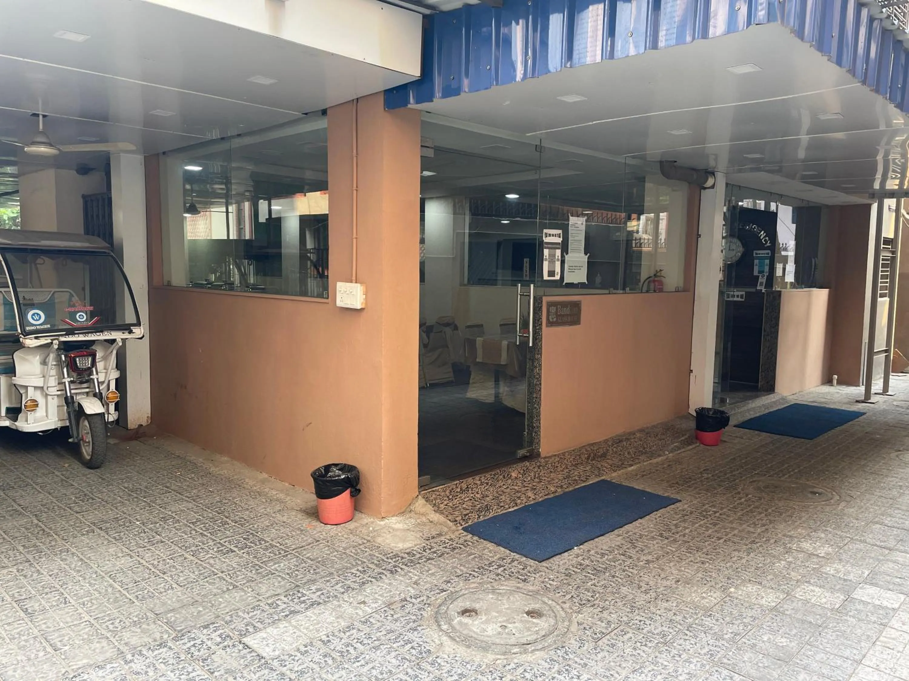 Restaurant/places to eat in Hotel Bandhan Residency