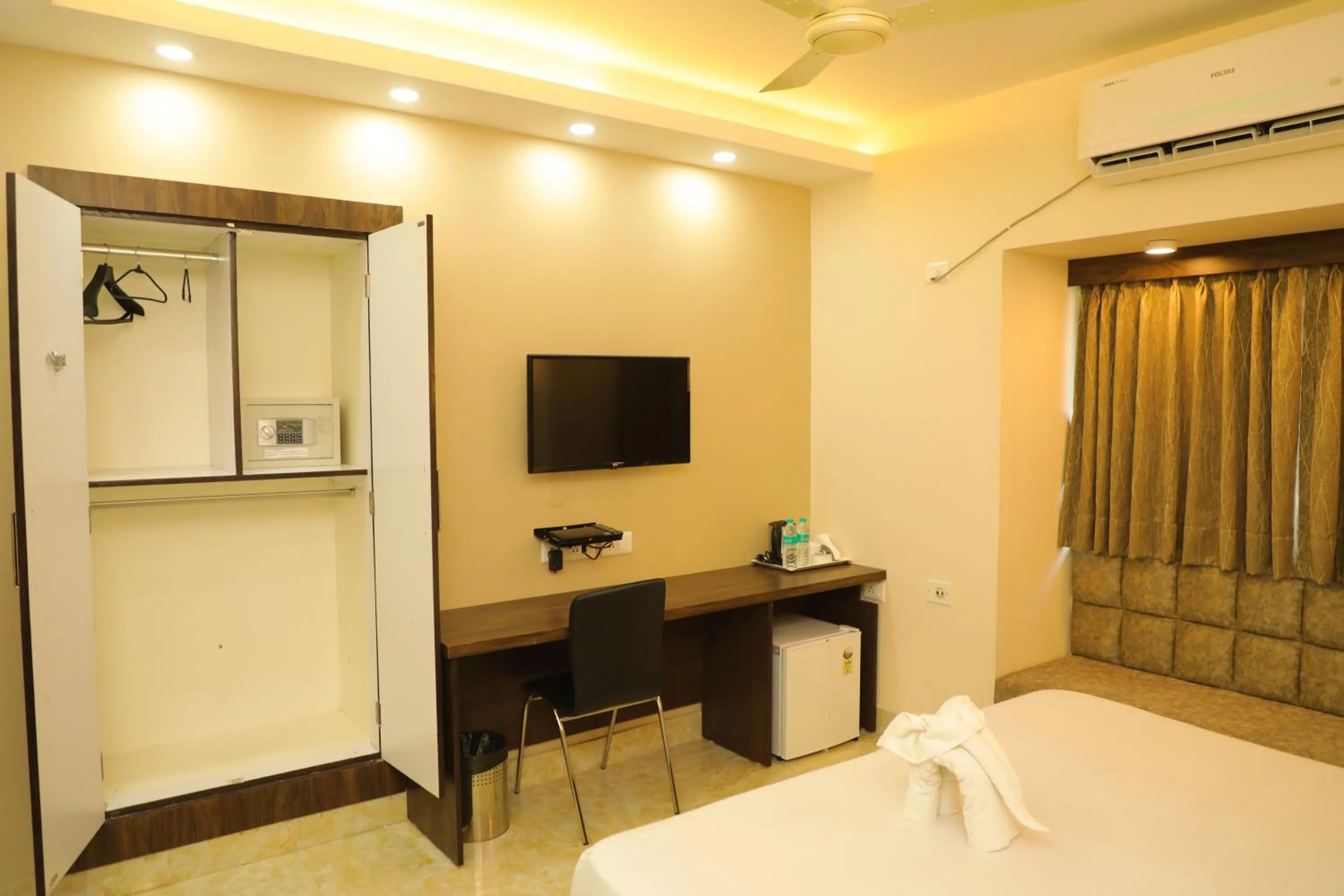 TV and multimedia, Bed in Hotel Bandhan Residency
