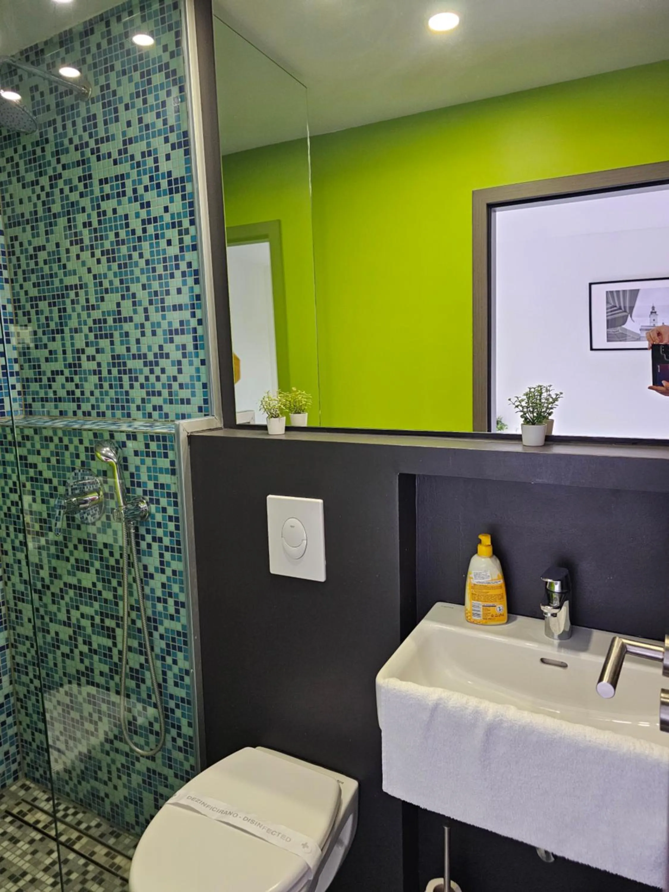 Bathroom in Tia Apartments and Rooms