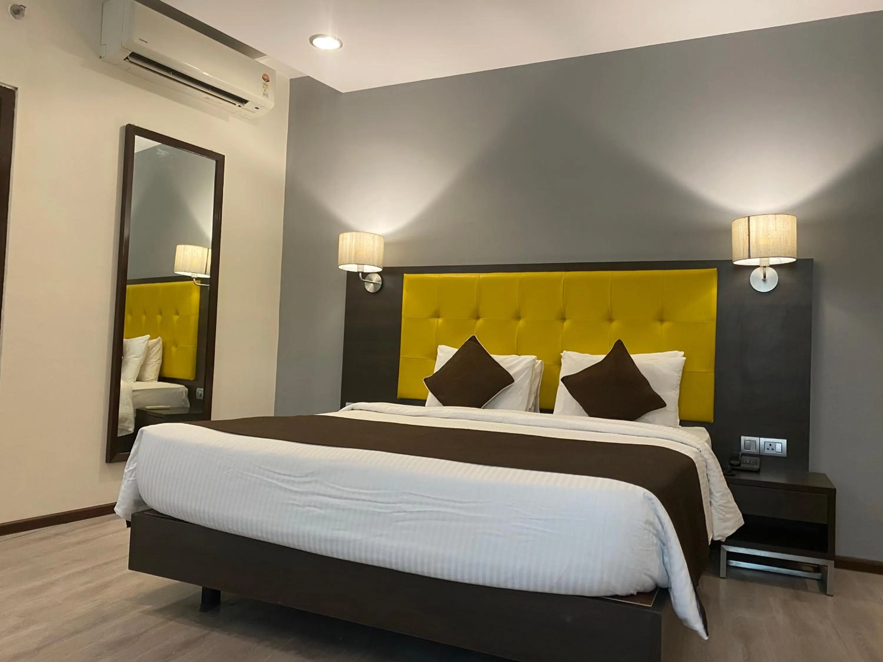 Bedroom in Hotel Mumbai House Airoli, Navi Mumbai