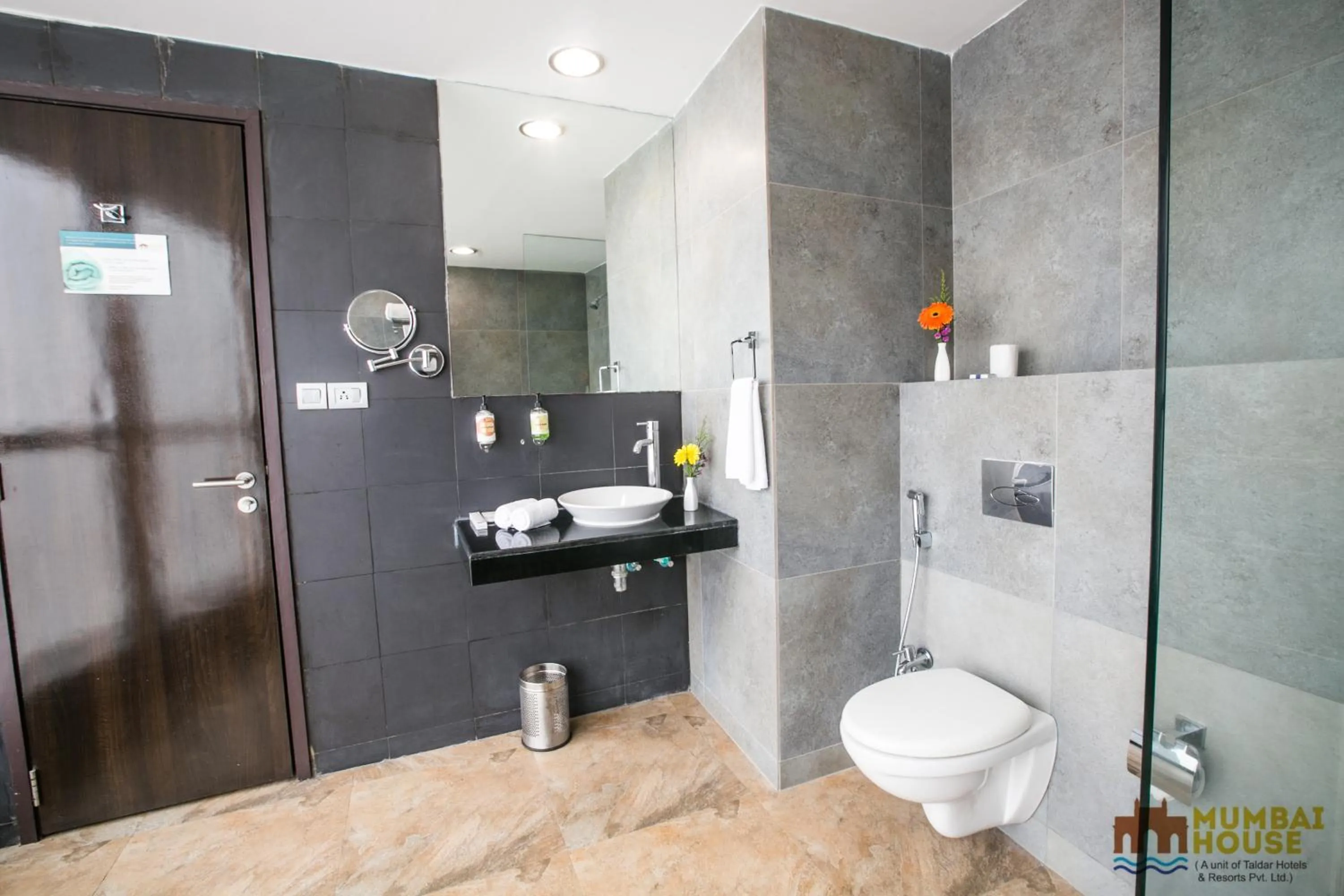 Bathroom in Hotel Mumbai House Airoli, Navi Mumbai