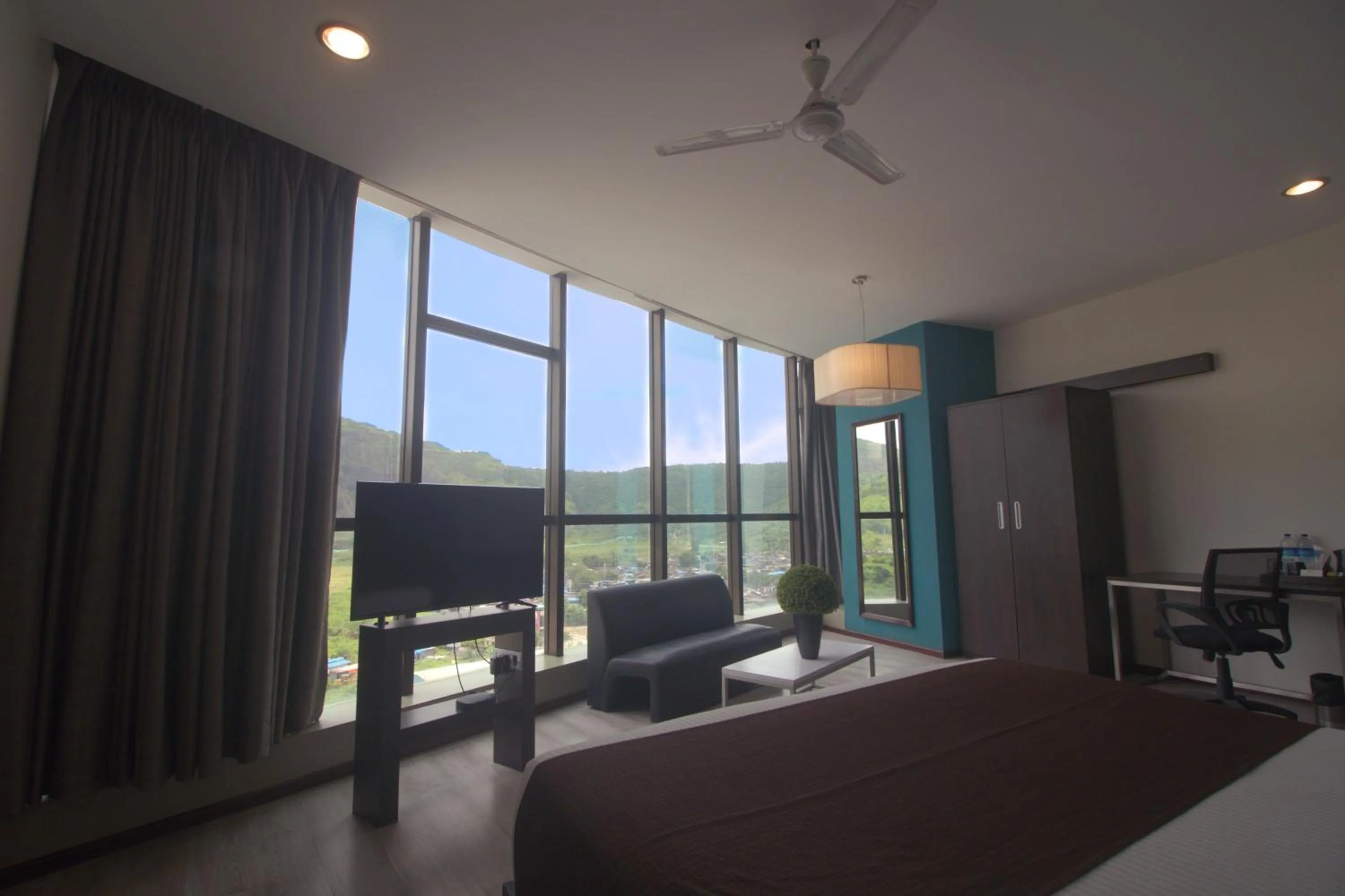 Hotel Mumbai House Airoli, Navi Mumbai