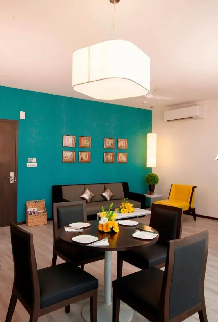 Living room in Hotel Mumbai House Airoli, Navi Mumbai