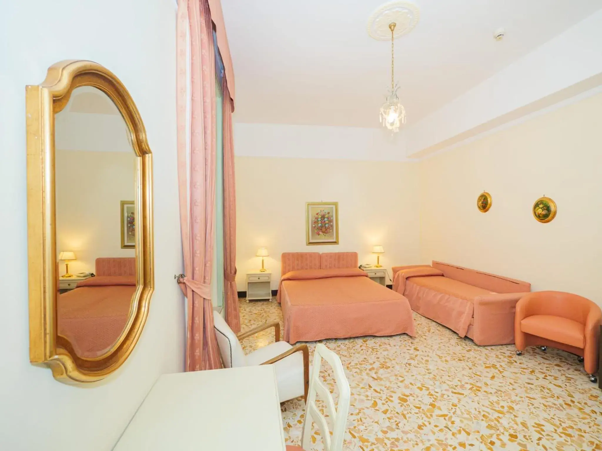 Triple Room in Hotel Delle Palme Triple Room in Hotel Delle Palme