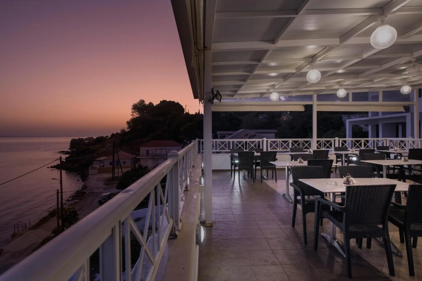 Restaurant/places to eat in Nefeli Beach - living by the sea