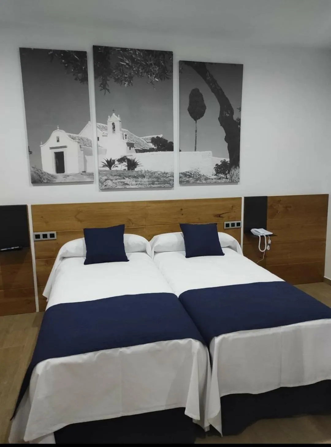 Bed in HOTEL DON RAMIRO