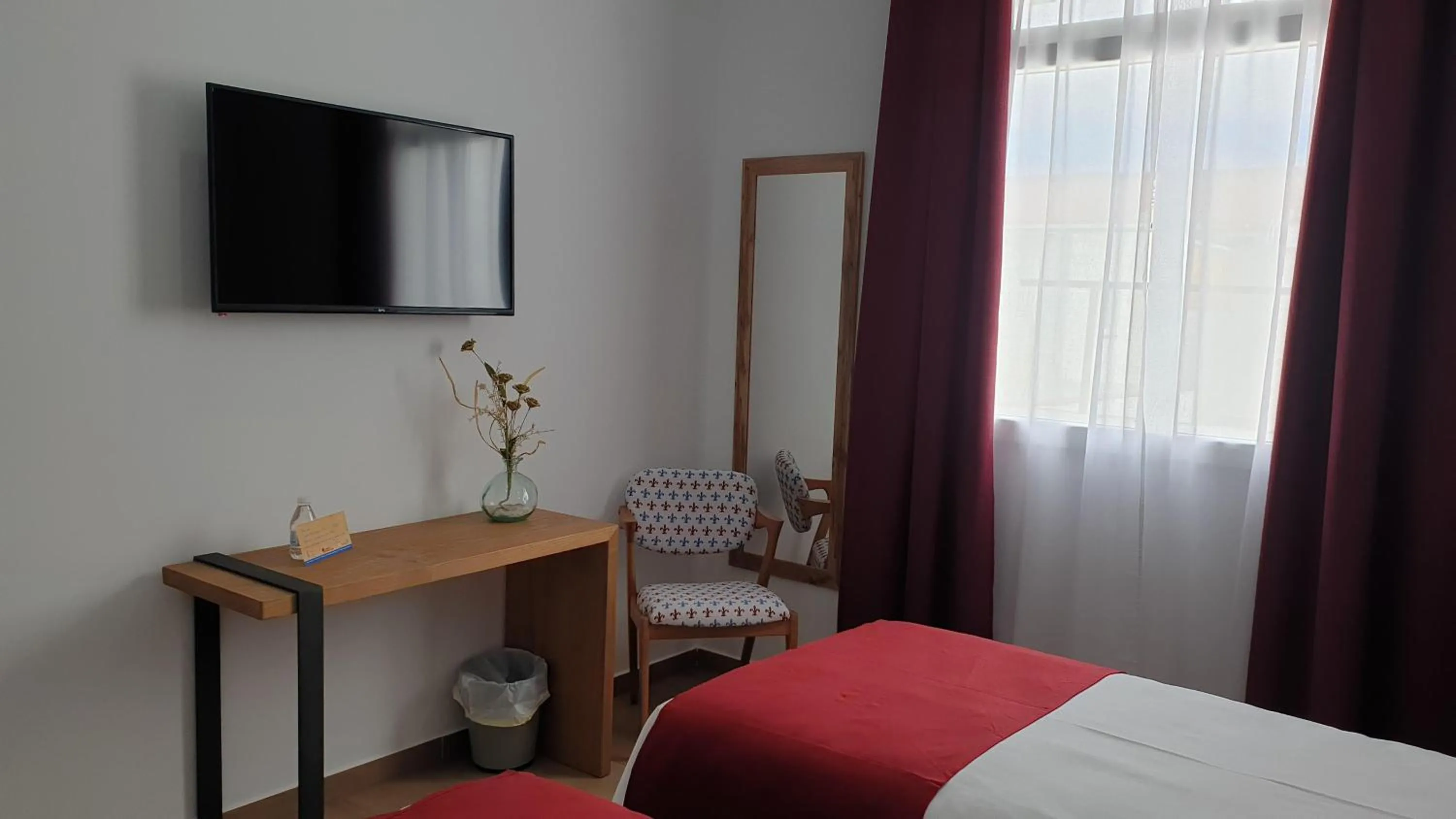 TV and multimedia, Bed in HOTEL DON RAMIRO