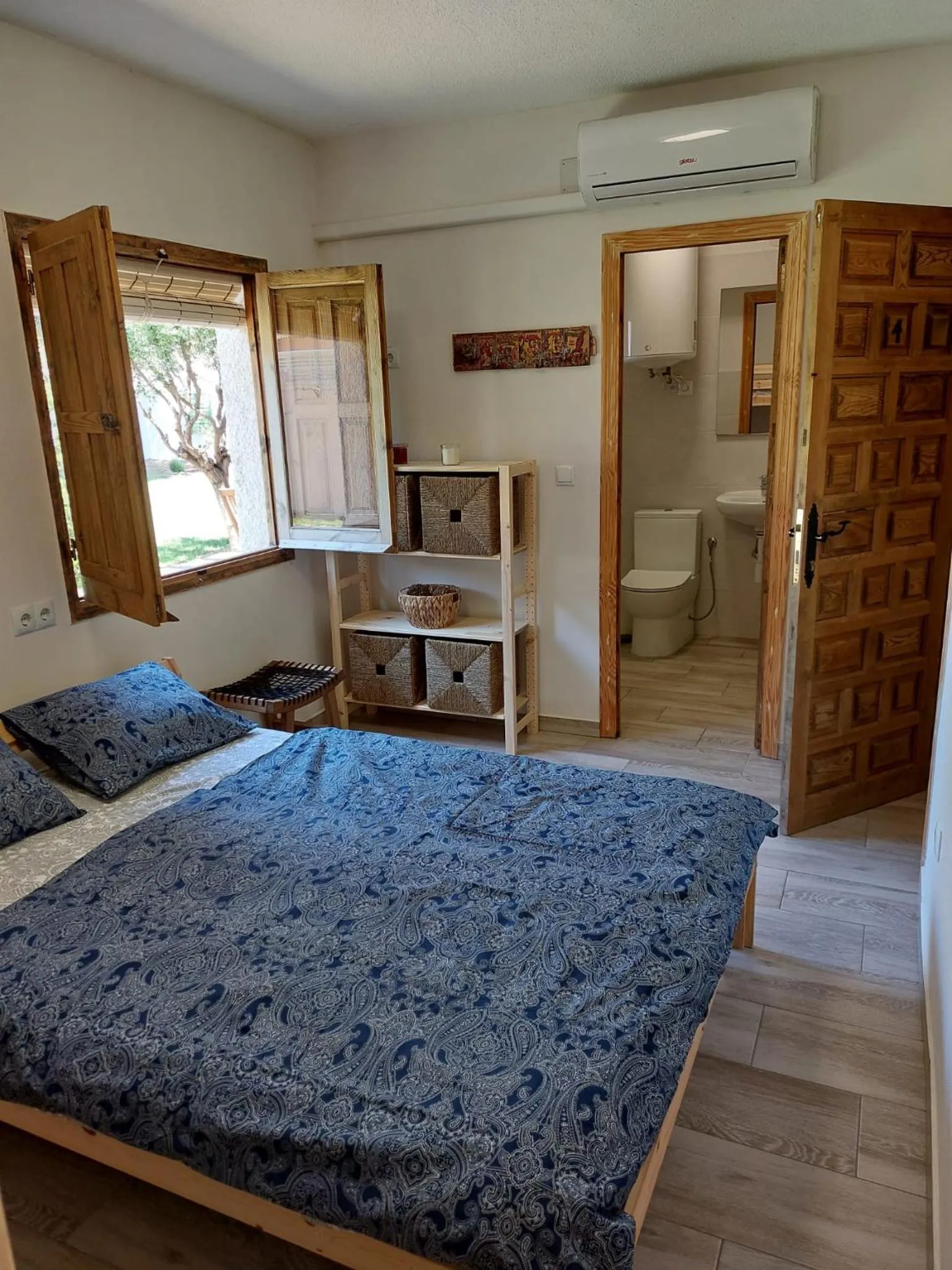 Shower, Bed in ZENIA HOSTEL