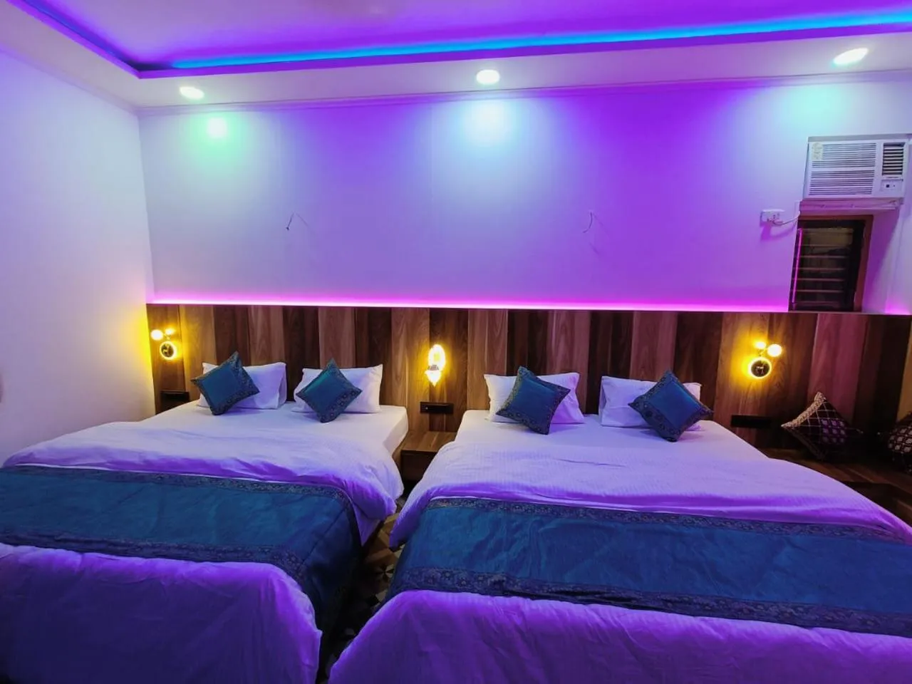 Bed in Gypsy Diaries Varanasi