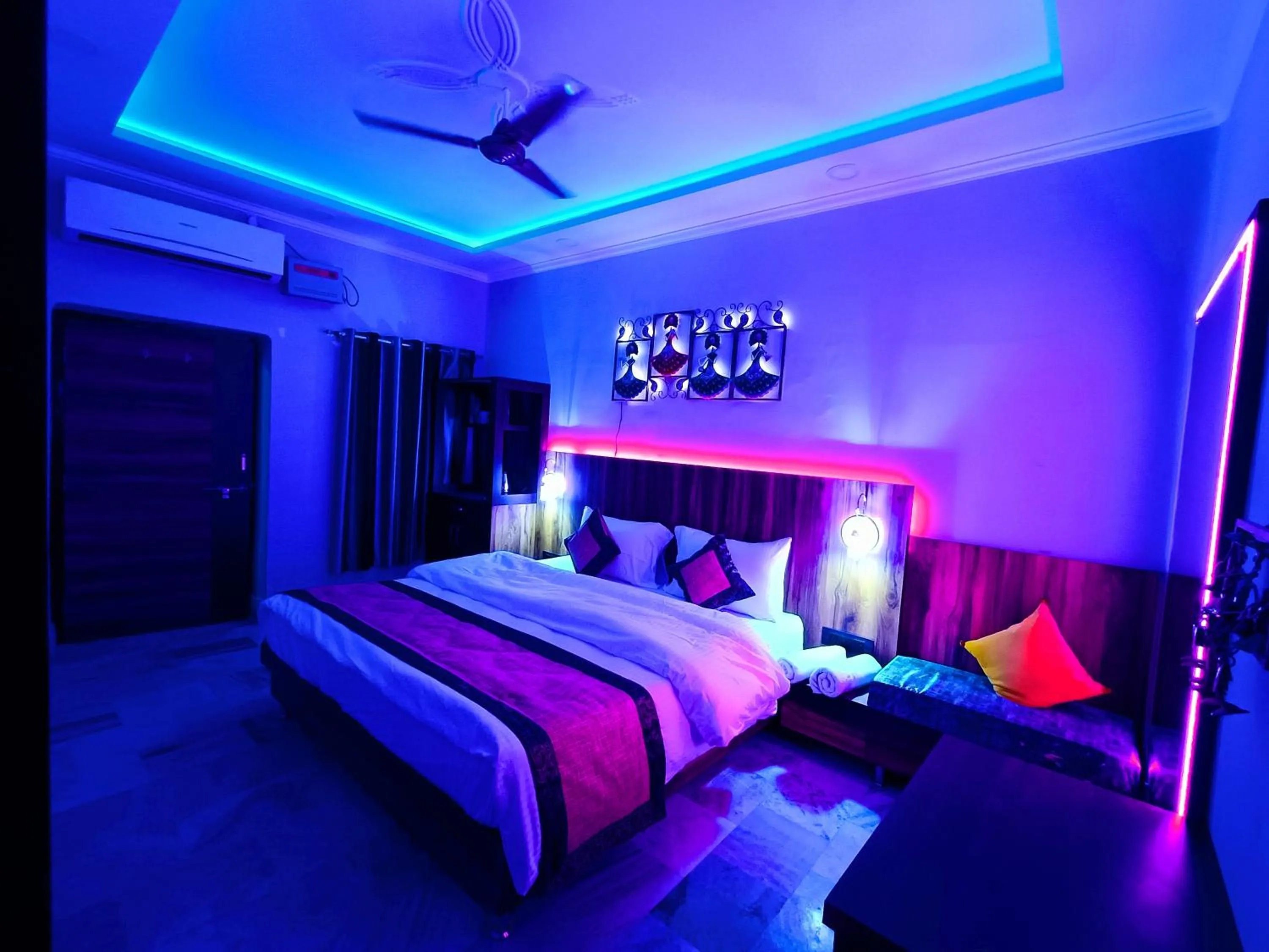 Bed in Gypsy Diaries Varanasi