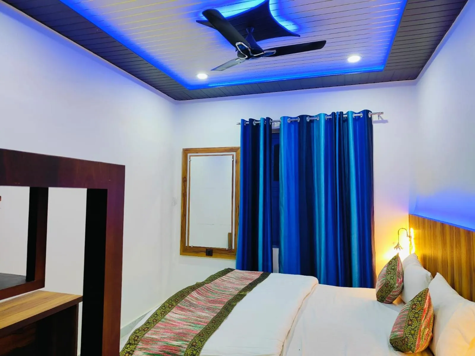 Bed in Gypsy Diaries Varanasi