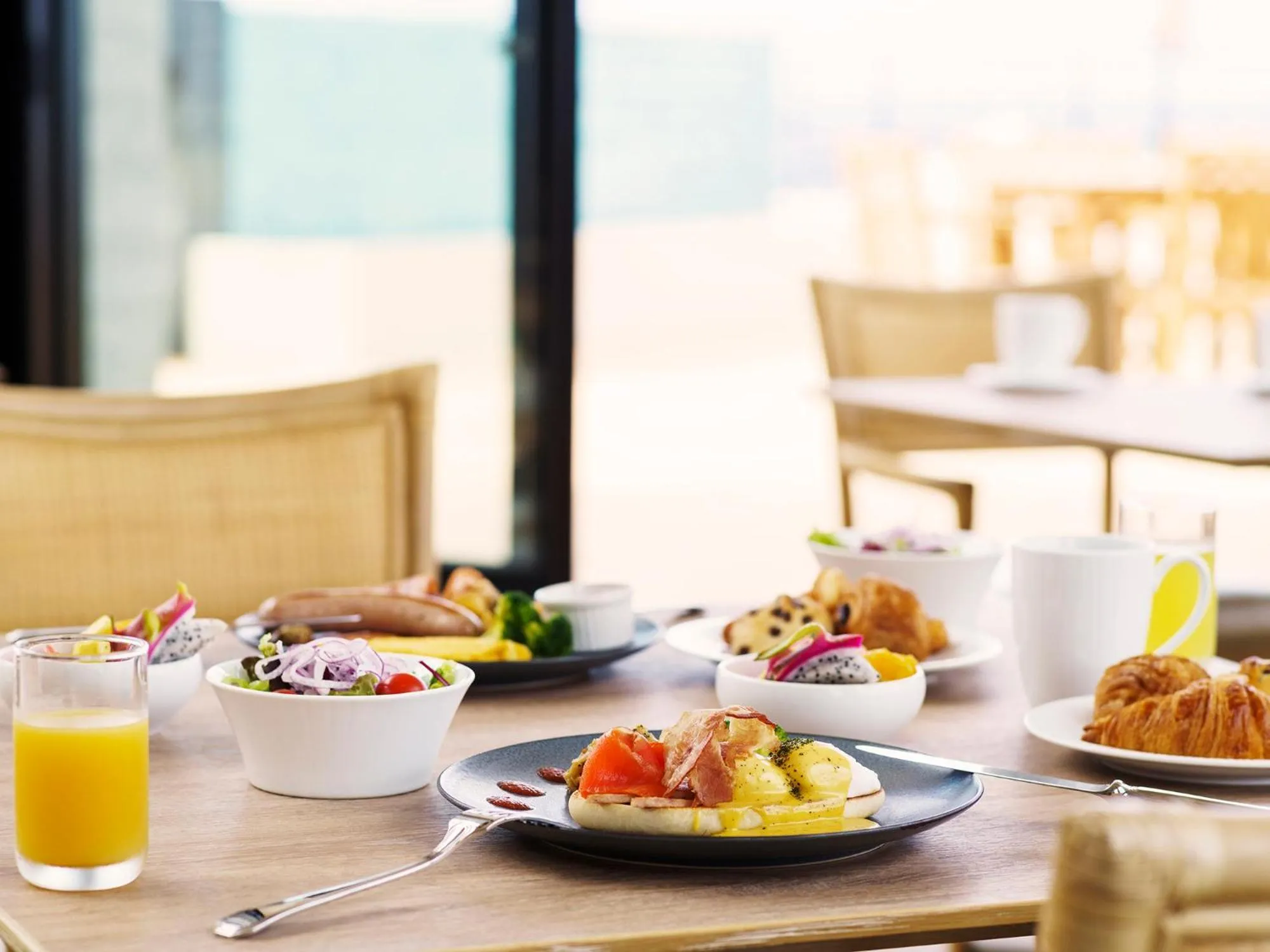 Food and drinks in MB GALLERY CHATAN by THE TERRACE HOTELS