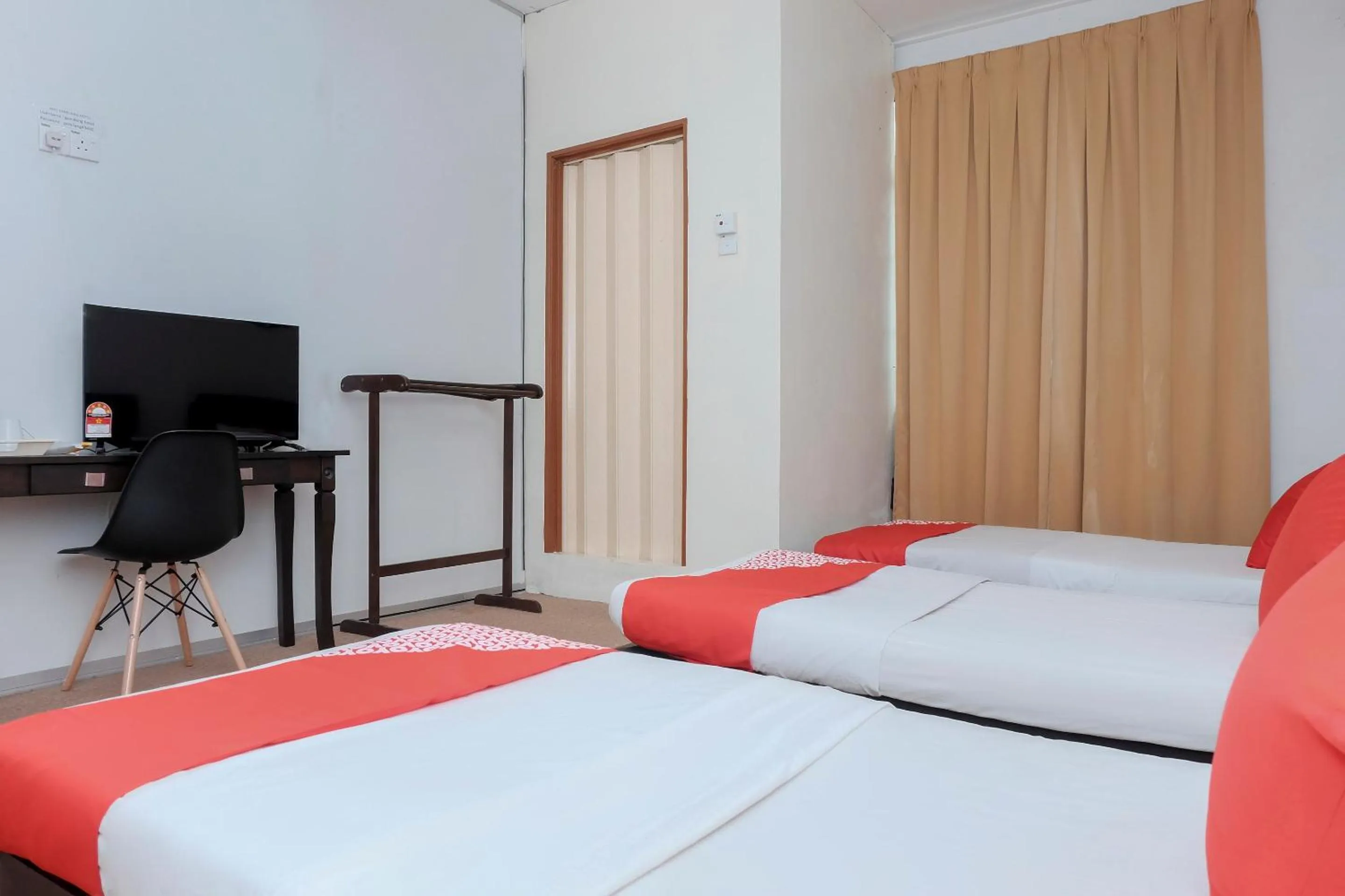 Bedroom, Bed in OYO 90180 Gemilang Hotel Kerteh