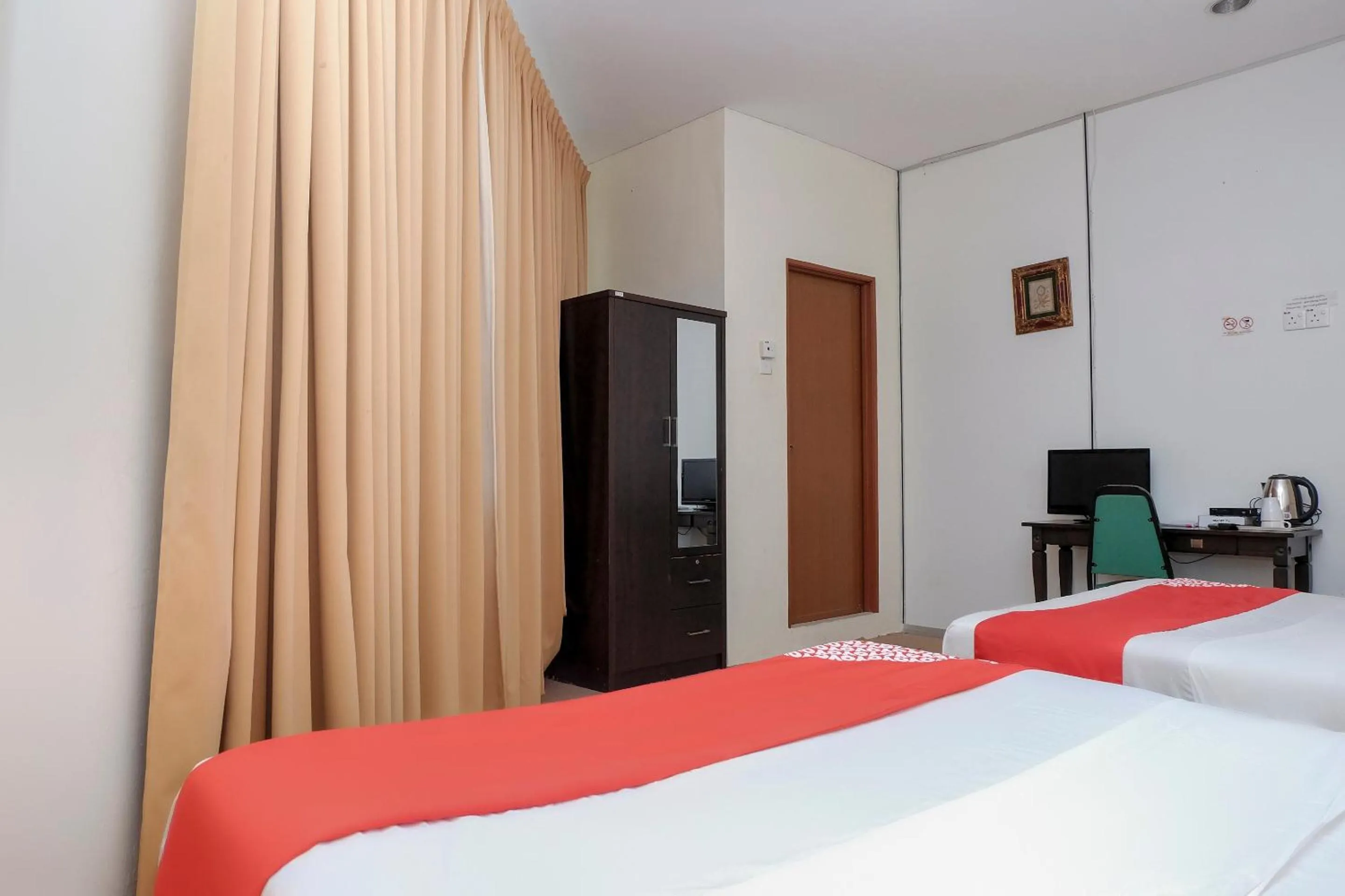 Bedroom, Bed in OYO 90180 Gemilang Hotel Kerteh