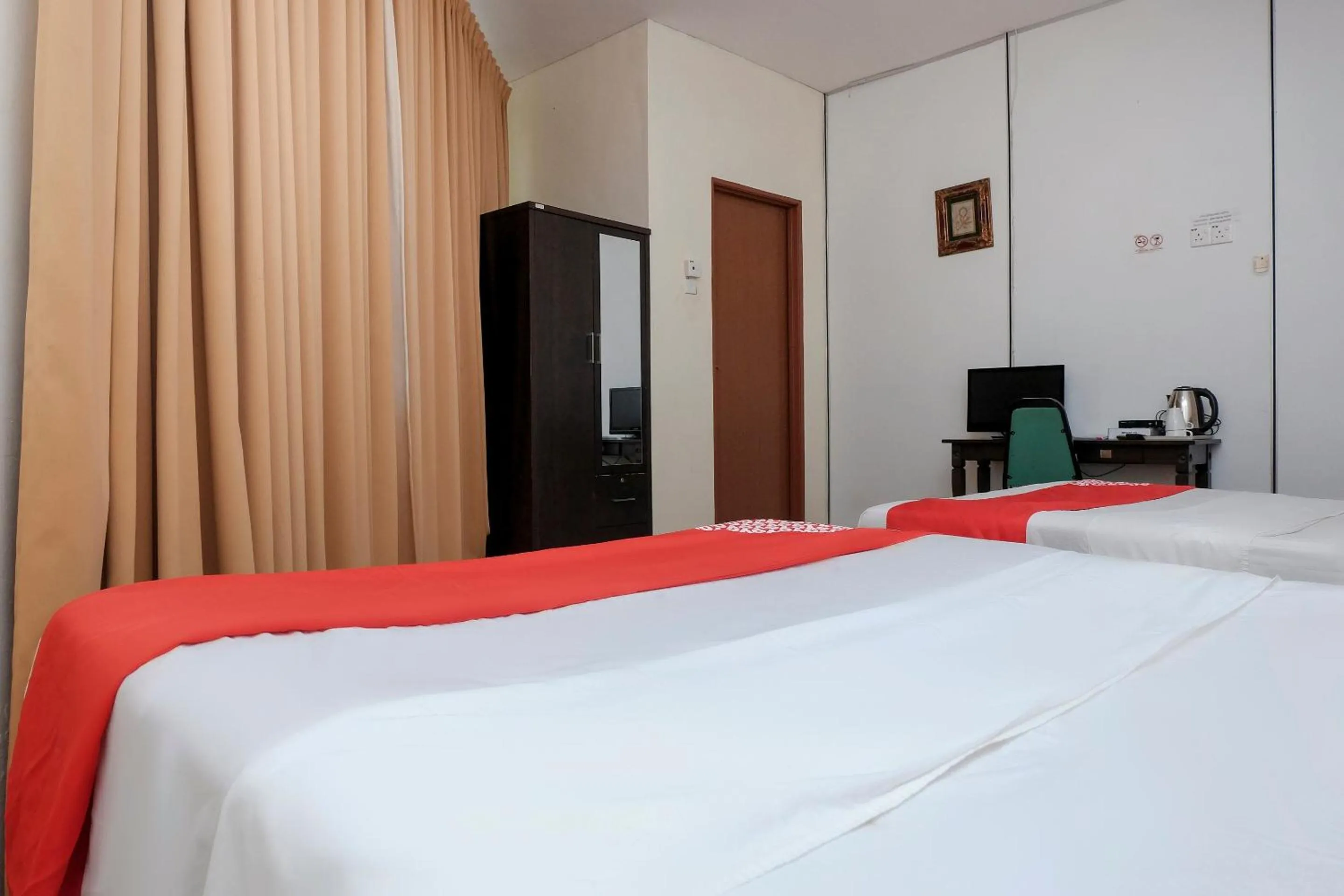 Bedroom, Bed in OYO 90180 Gemilang Hotel Kerteh