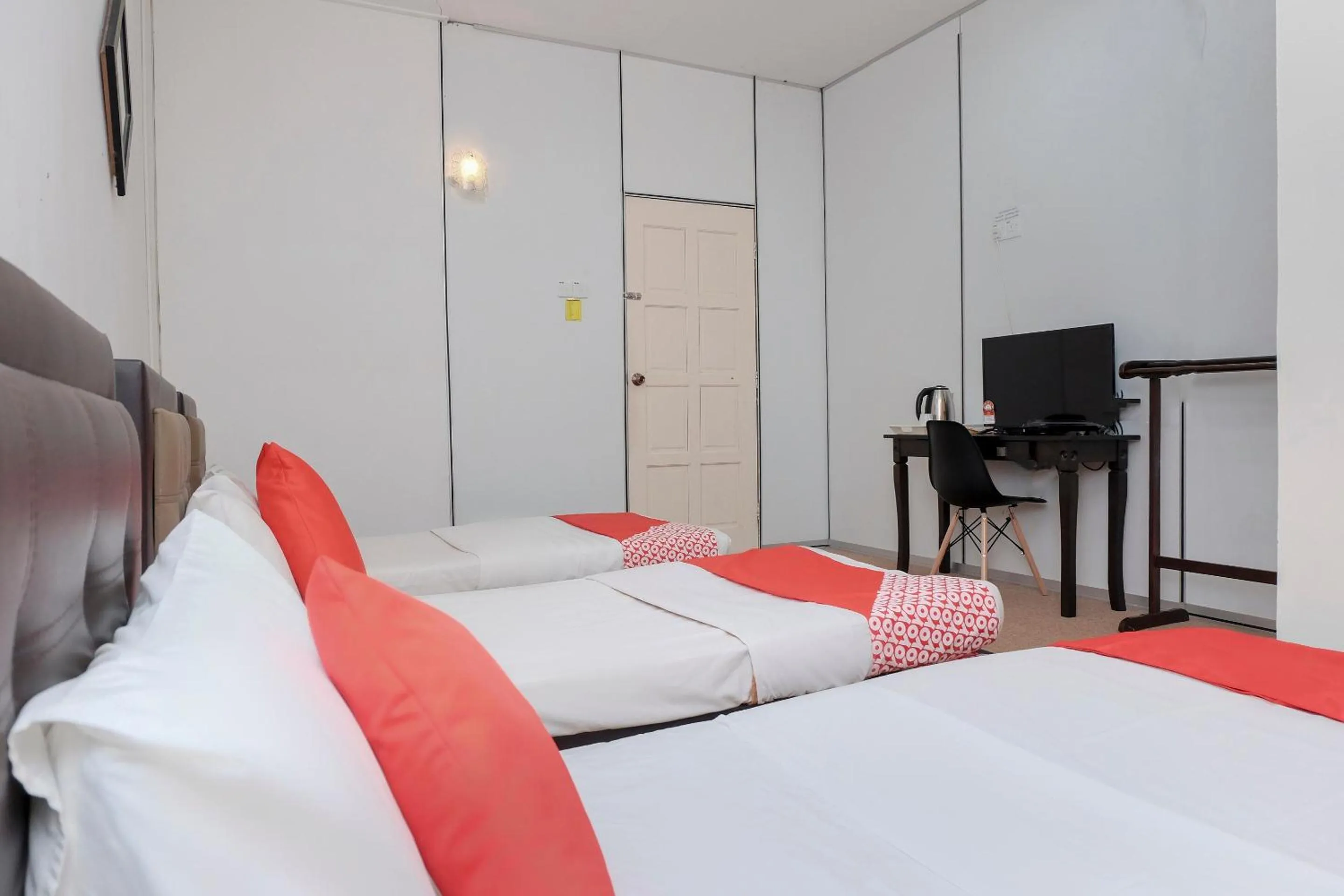 Bedroom, Bed in OYO 90180 Gemilang Hotel Kerteh