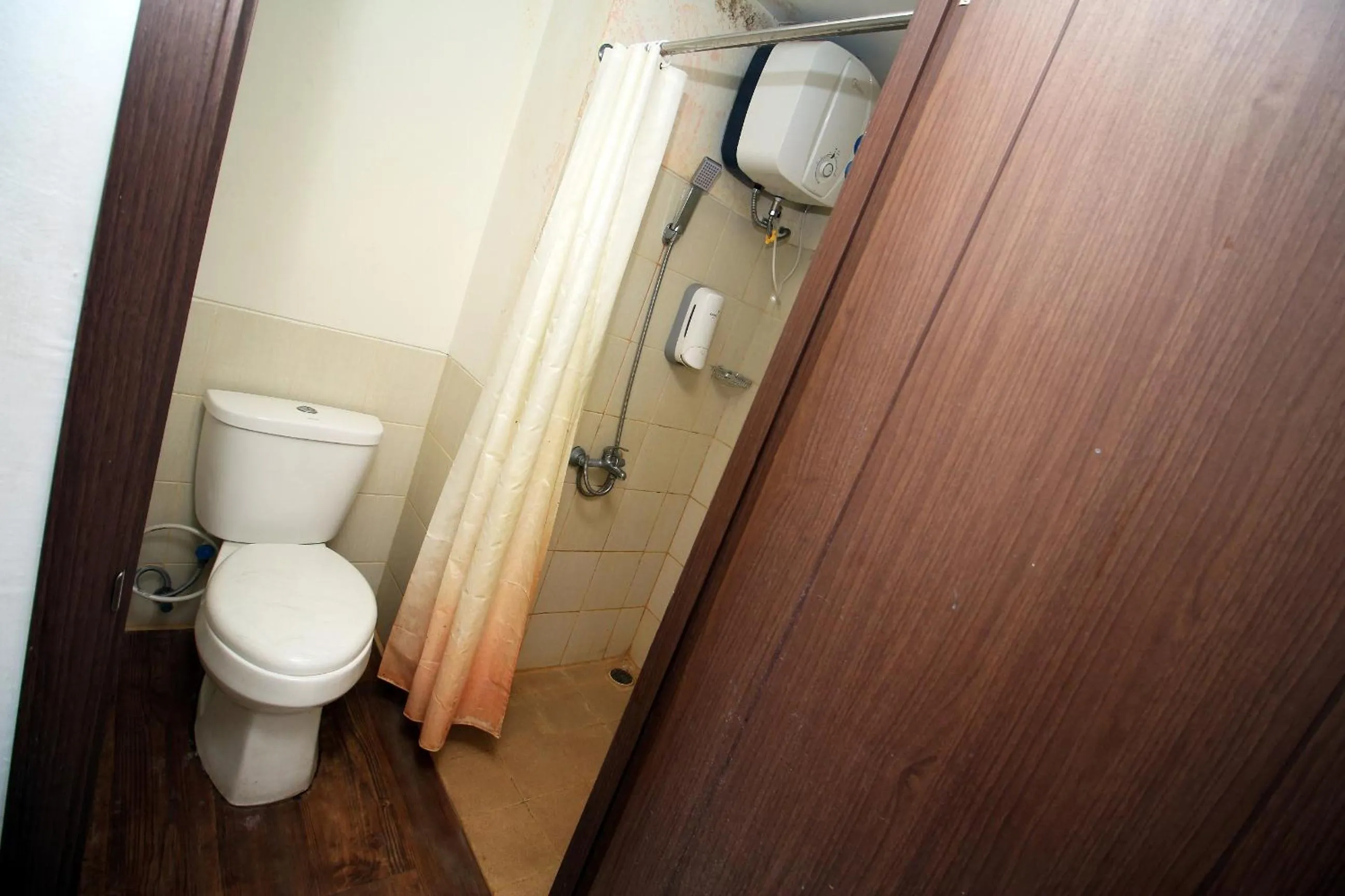 Easton Park Residence by Mustika