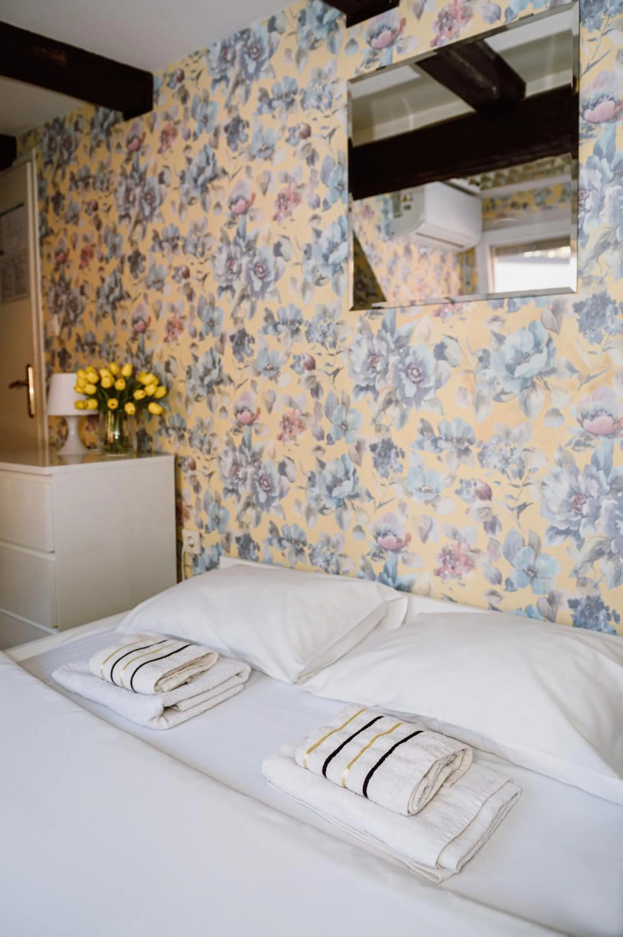 Bed in Hostel Centar