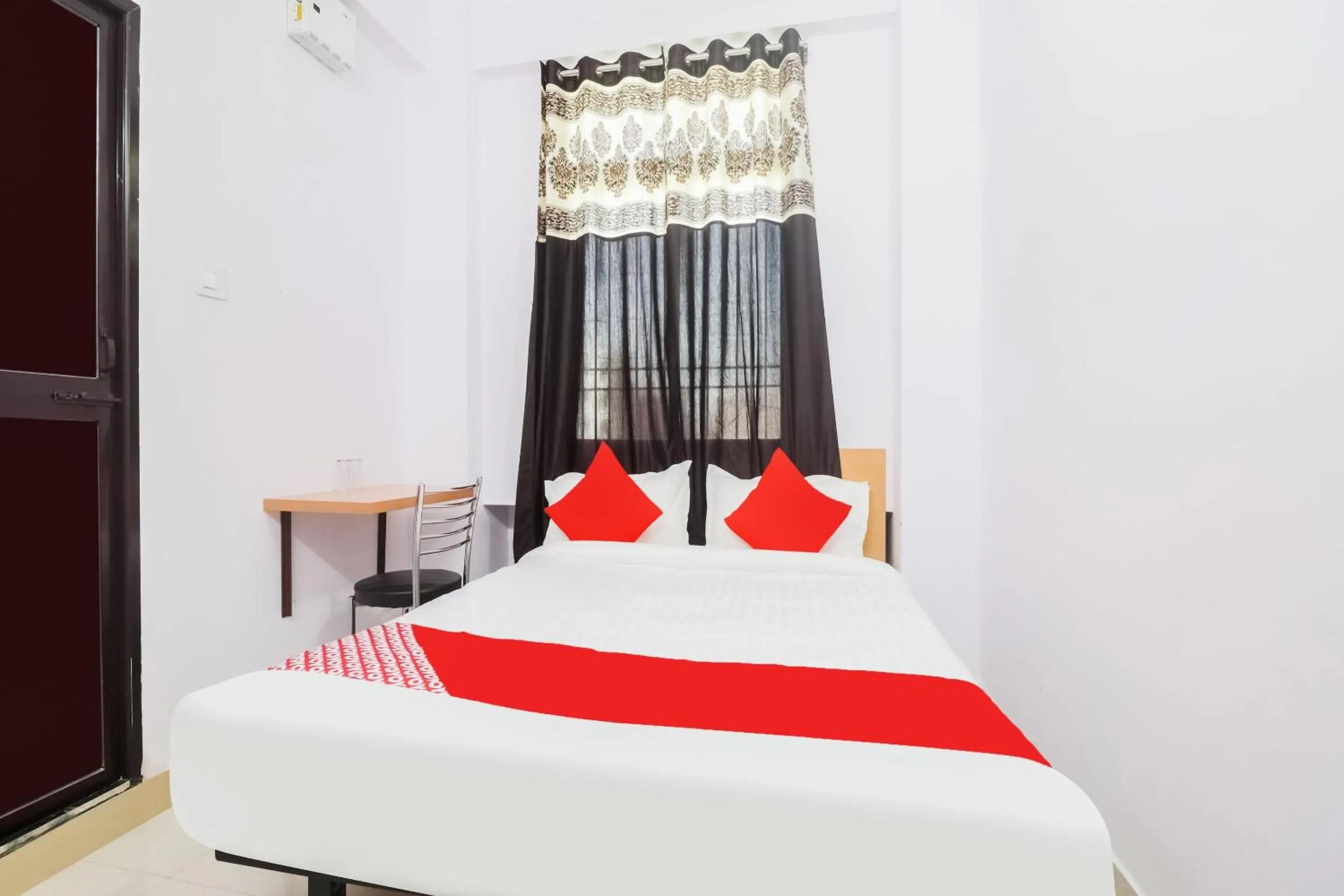 Lobby or reception, Bed in Hotel O Dream Inn