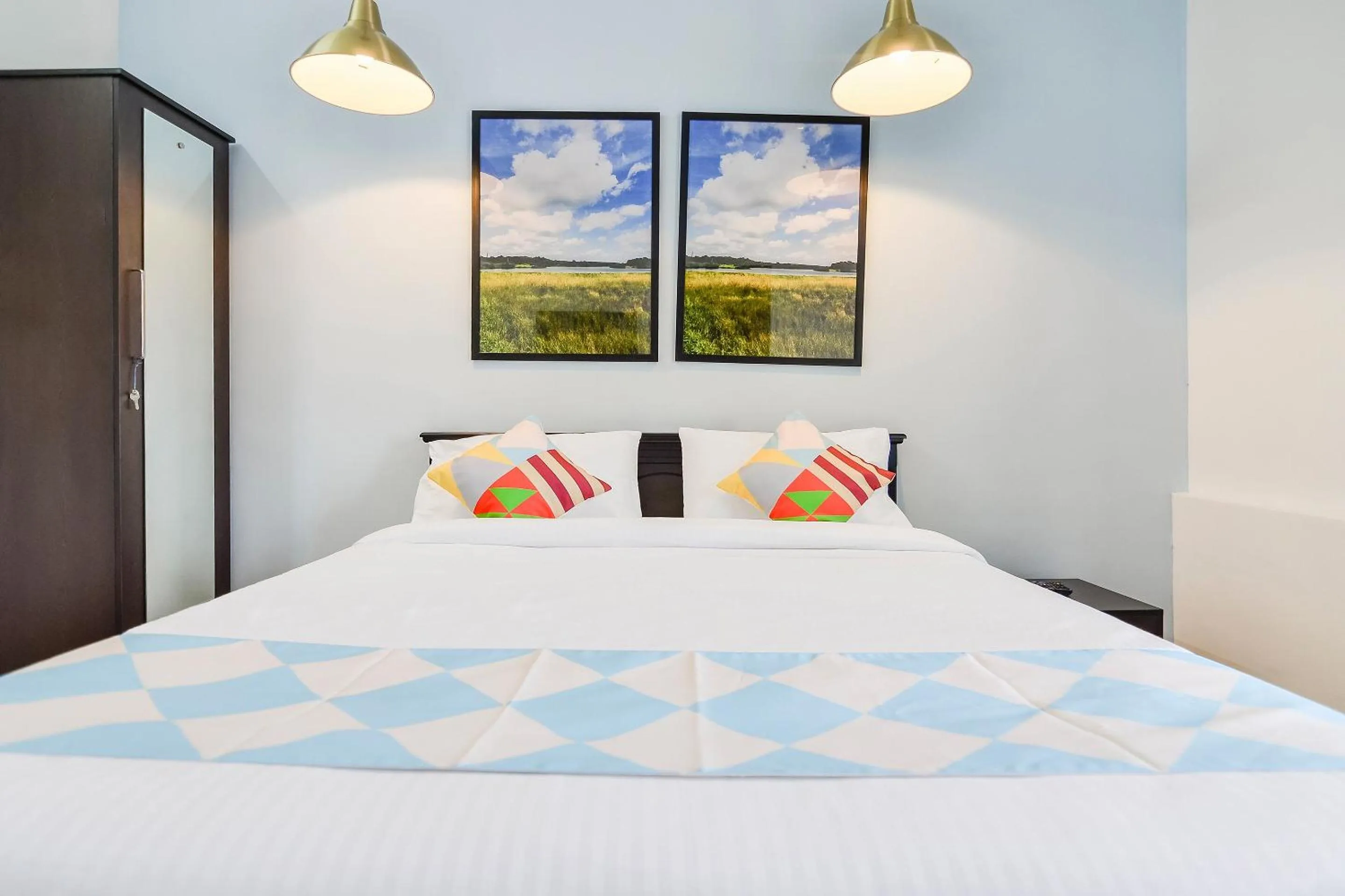 Bedroom, Bed in Hotel O Pop Tavern