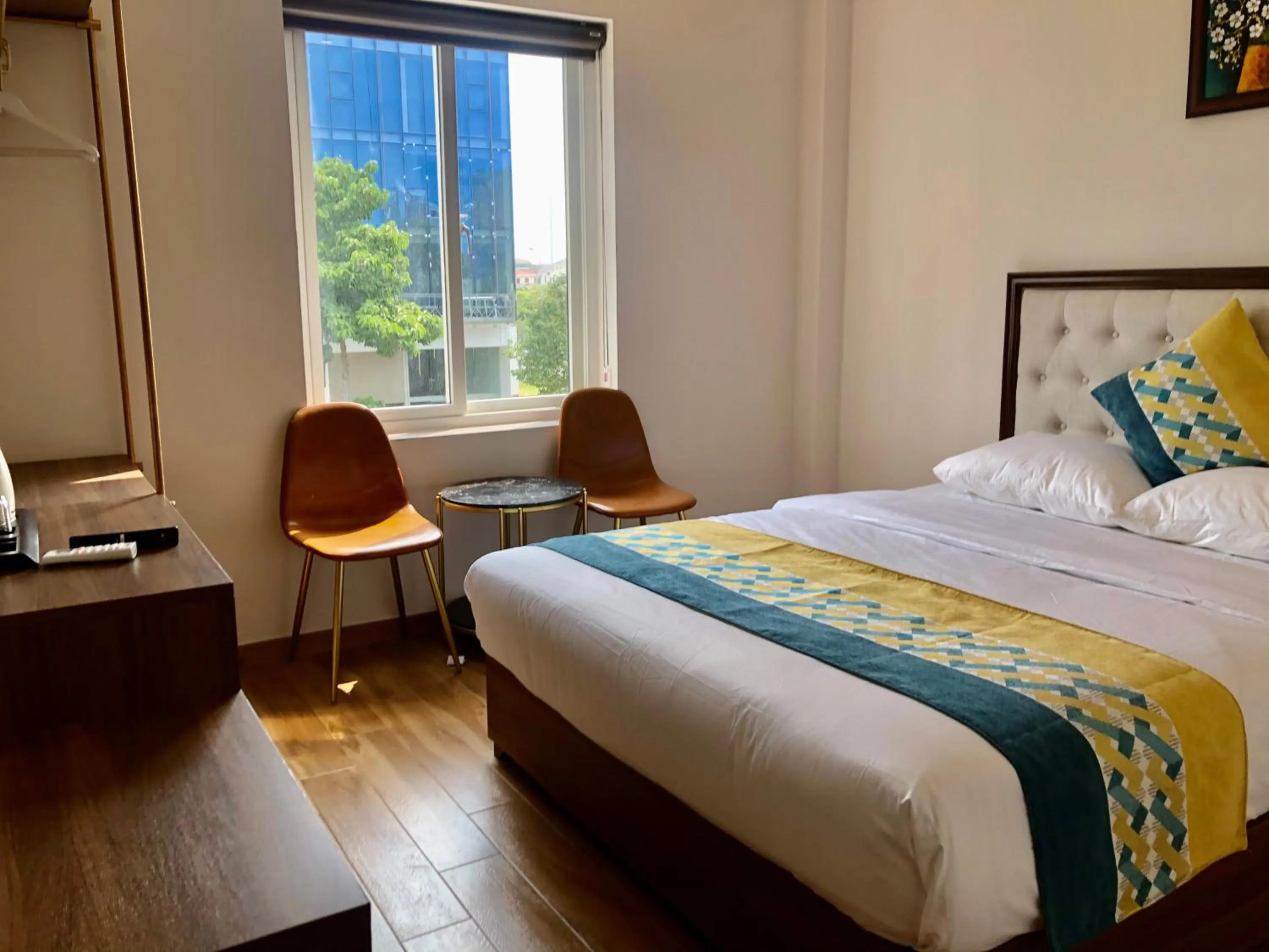 Photo of the whole room, Bed in Swan Hotel