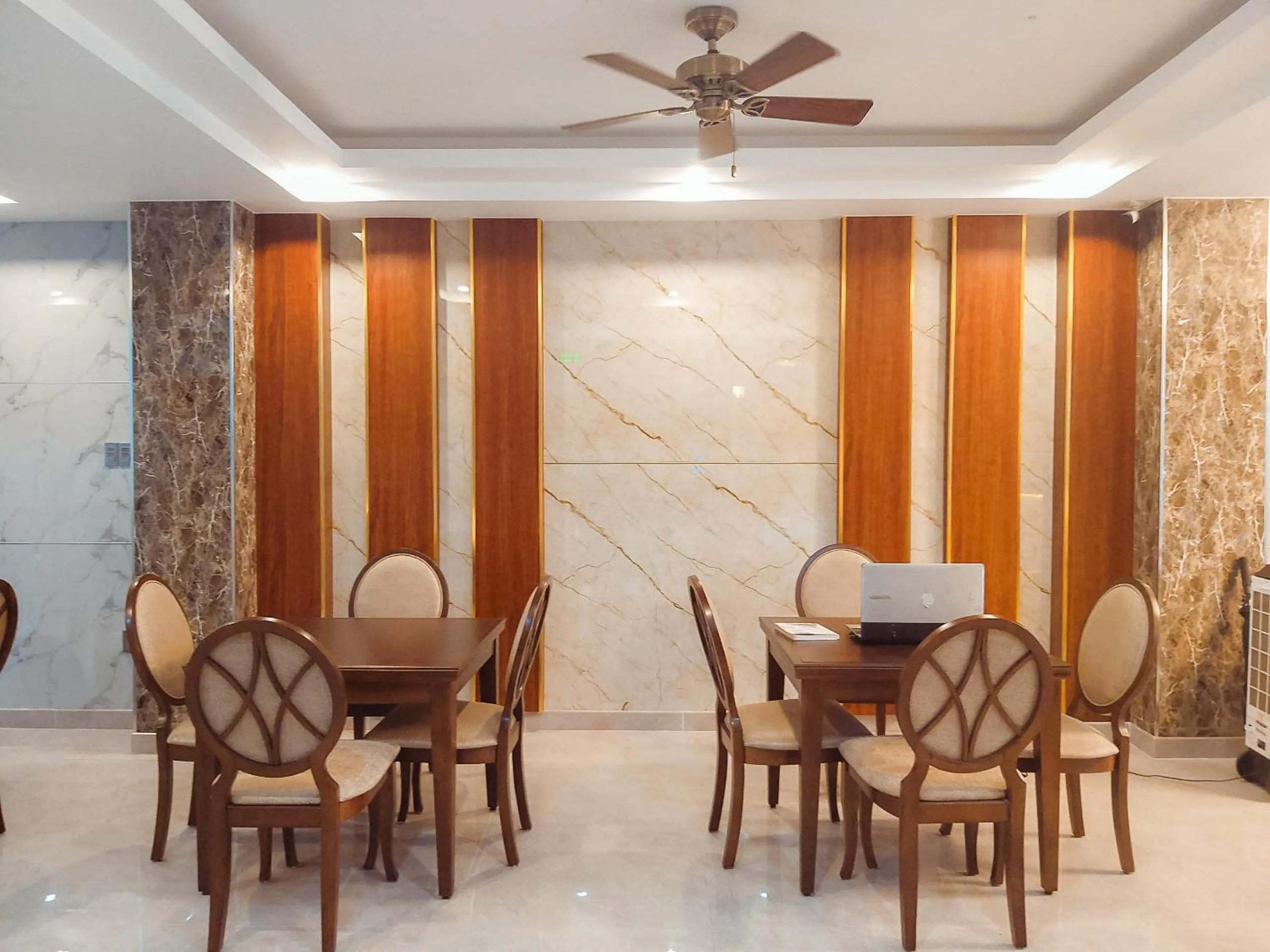 Restaurant/places to eat in Swan Hotel