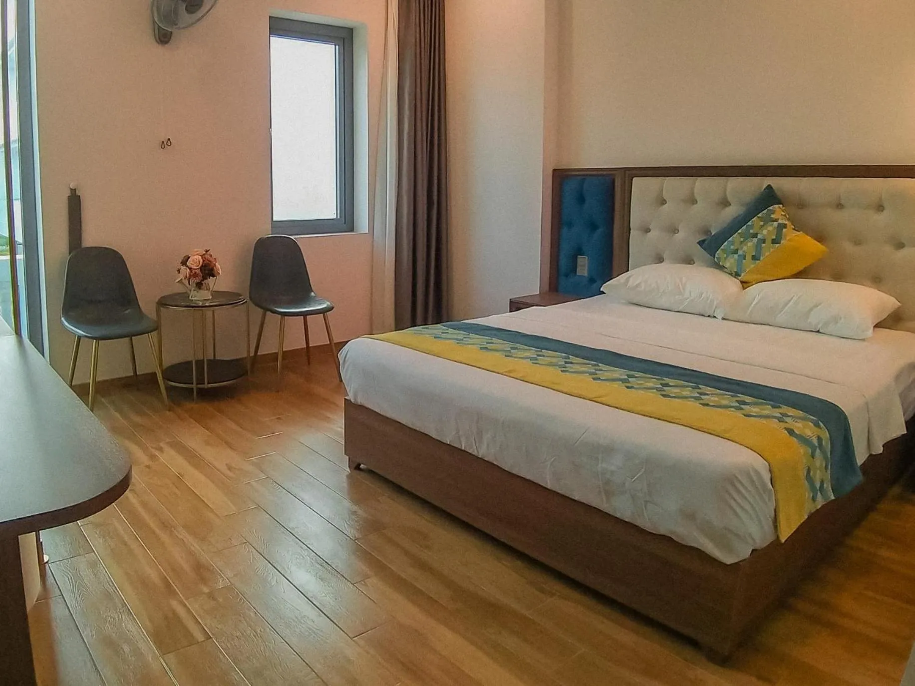 Bedroom, Bed in Swan Hotel