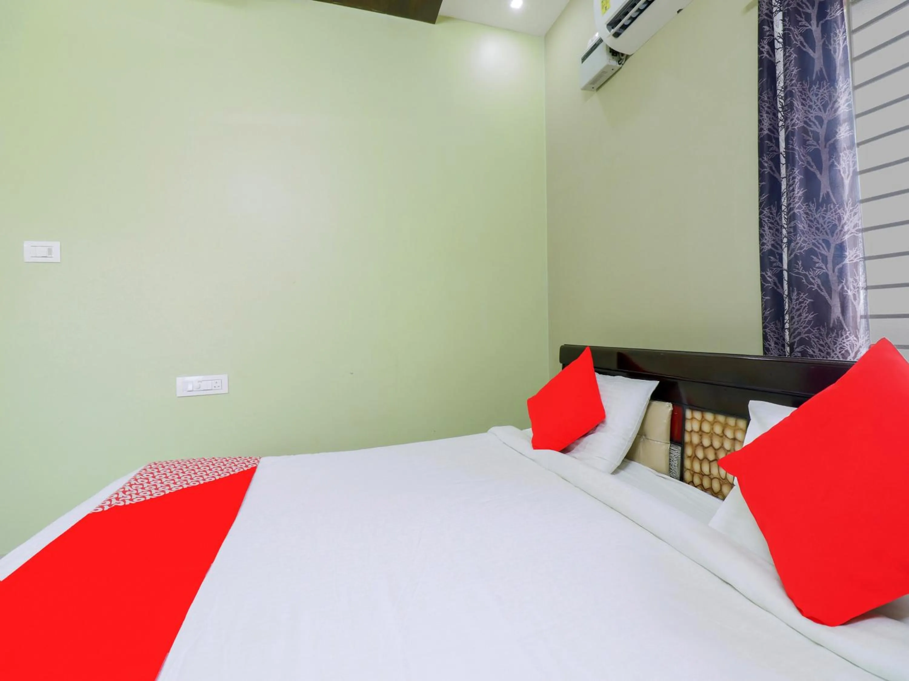 Bedroom, Bed in Hotel O Sea Coastal Inn