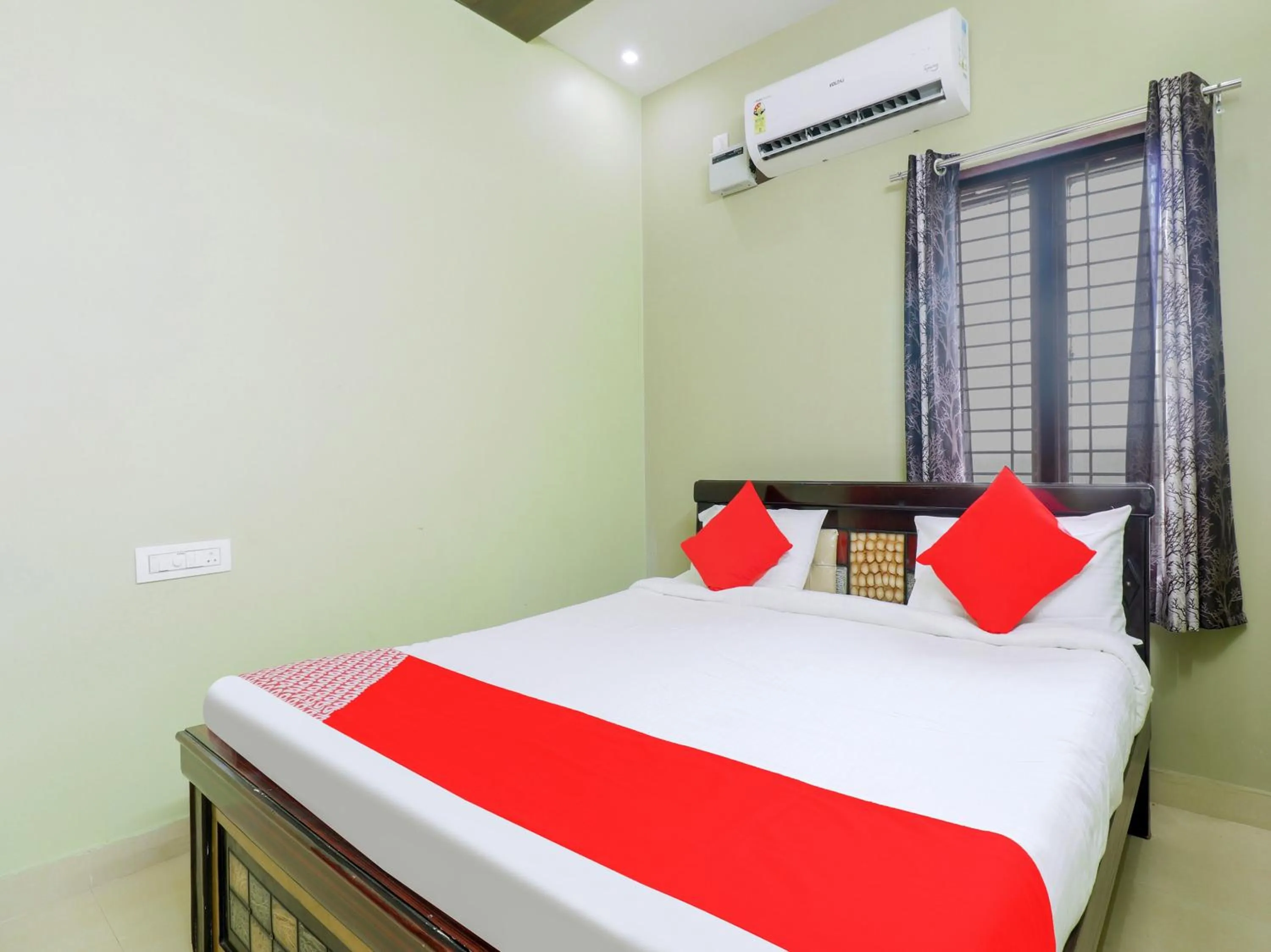 Bedroom, Bed in Hotel O Sea Coastal Inn