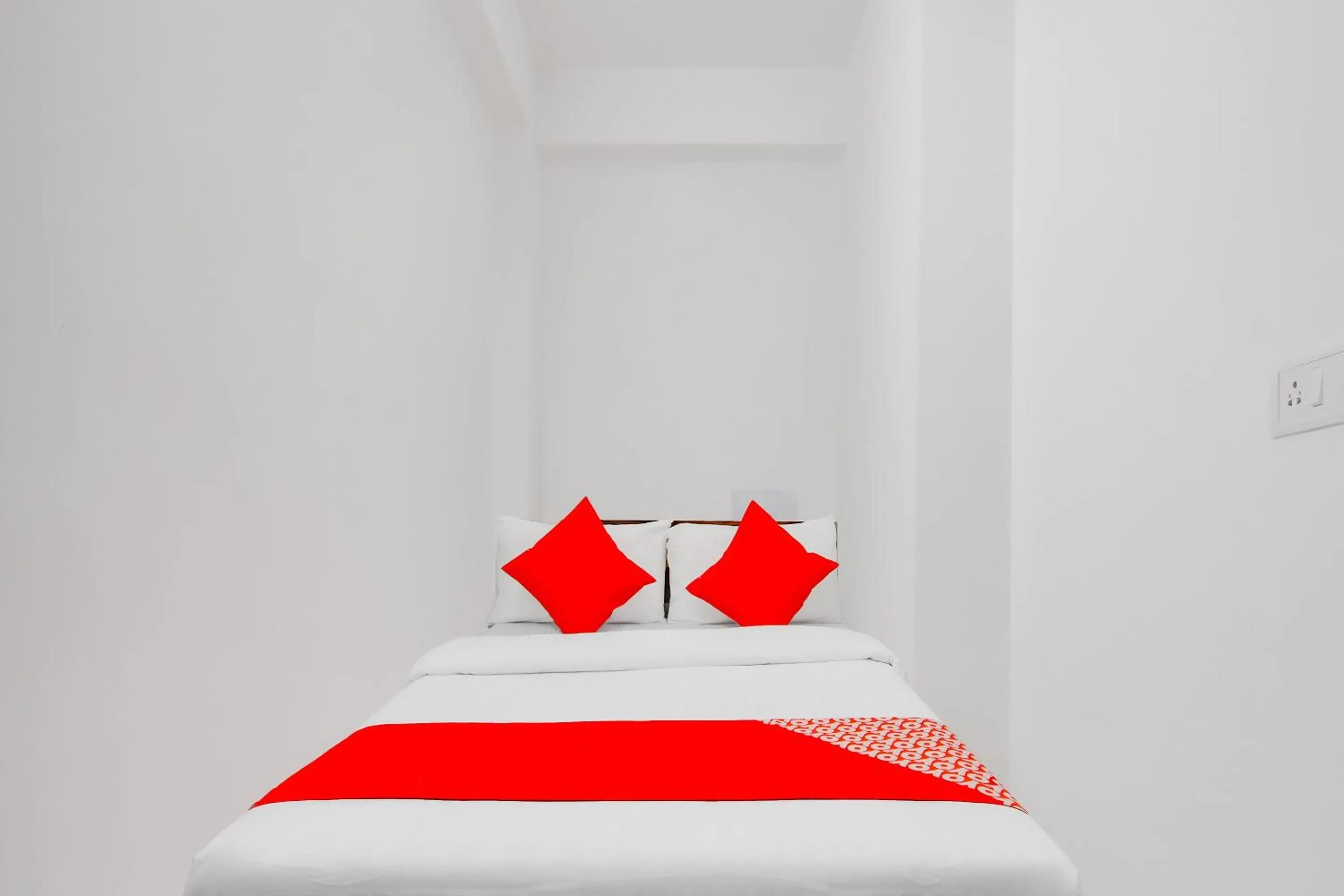 Bedroom, Bed in Super Hotel O Royal Palace